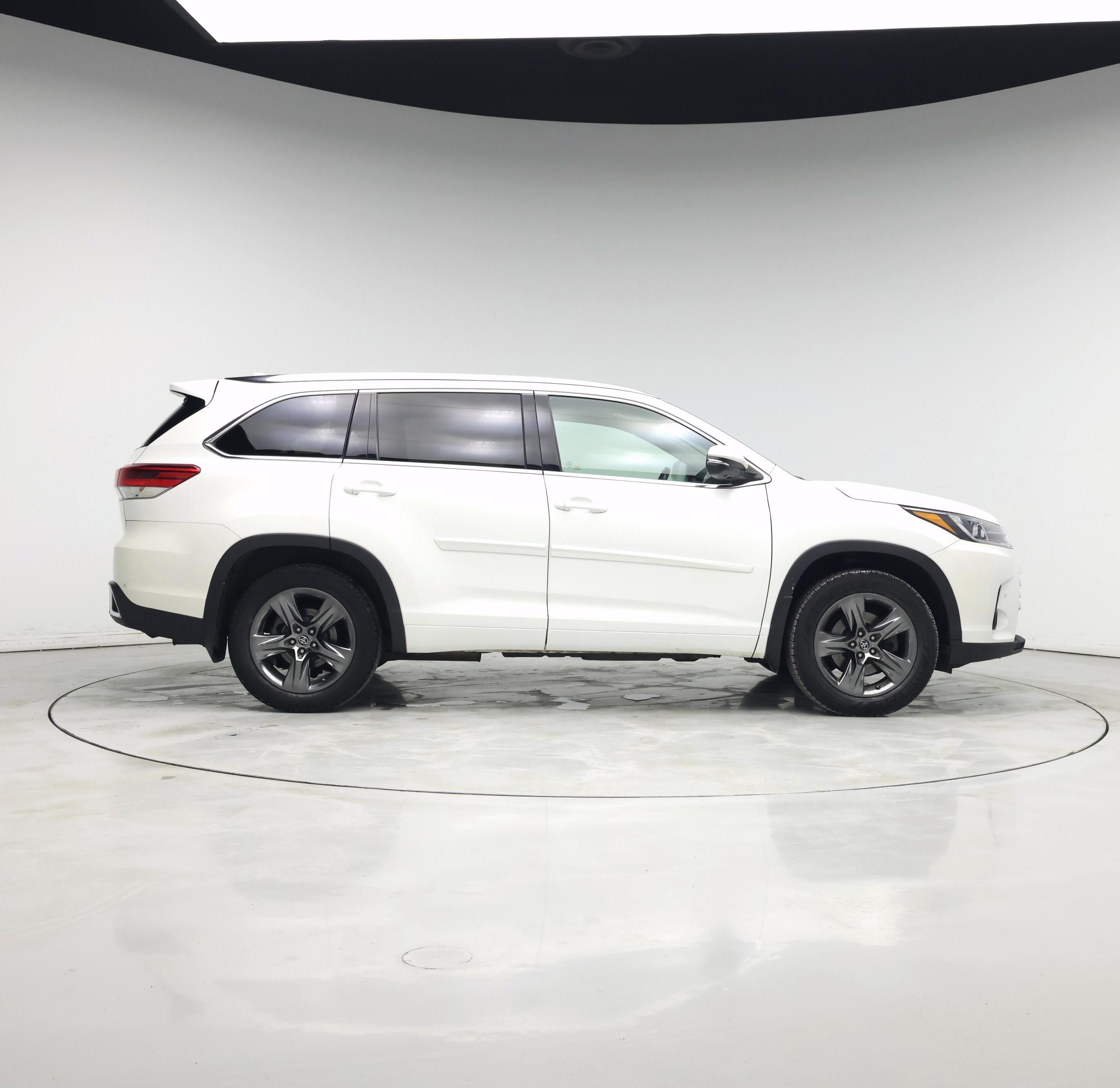 Thumbnail: 2017 Toyota Highlander - 7