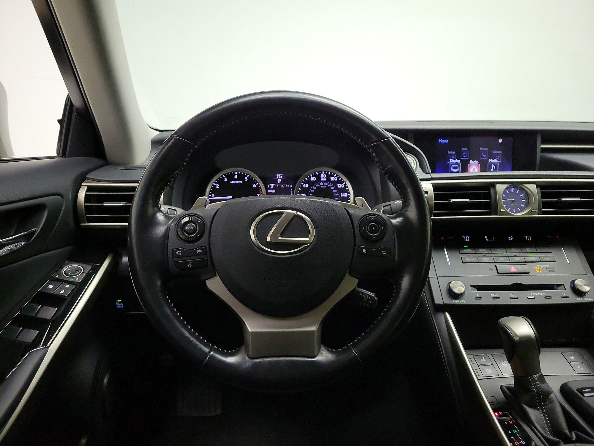 Thumbnail: 2016 Lexus IS - 10