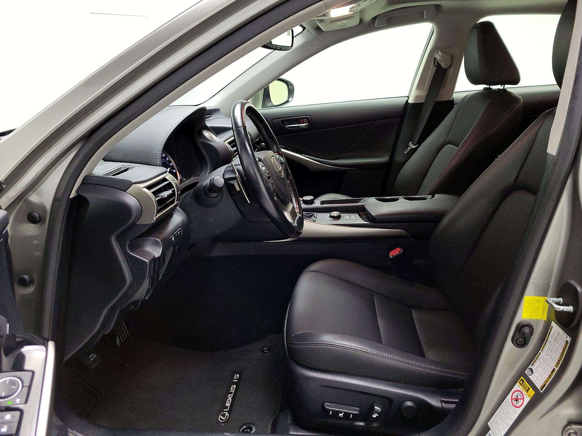 Thumbnail: 2016 Lexus IS - 11