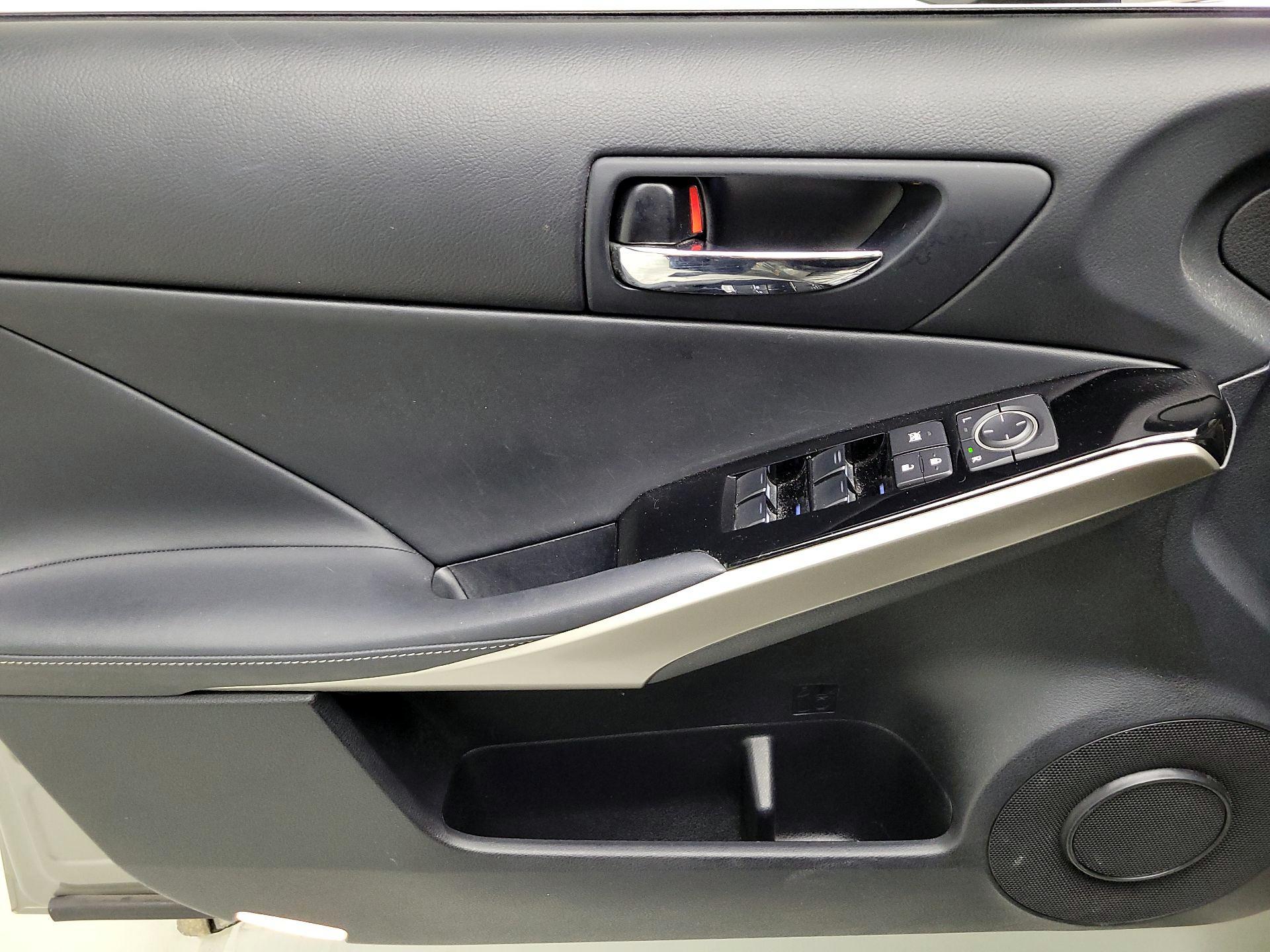 Thumbnail: 2016 Lexus IS - 12