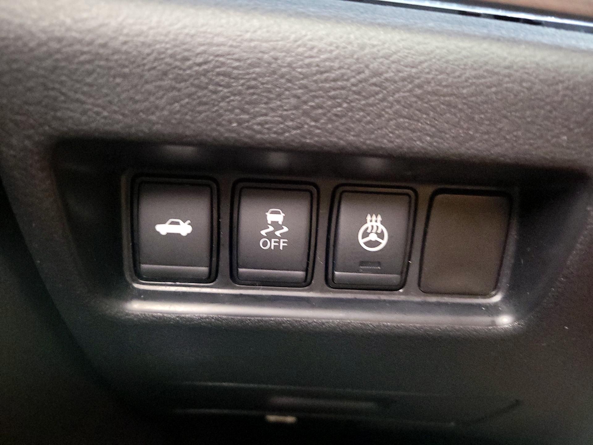 Thumbnail: 2017 Nissan Maxima - 13