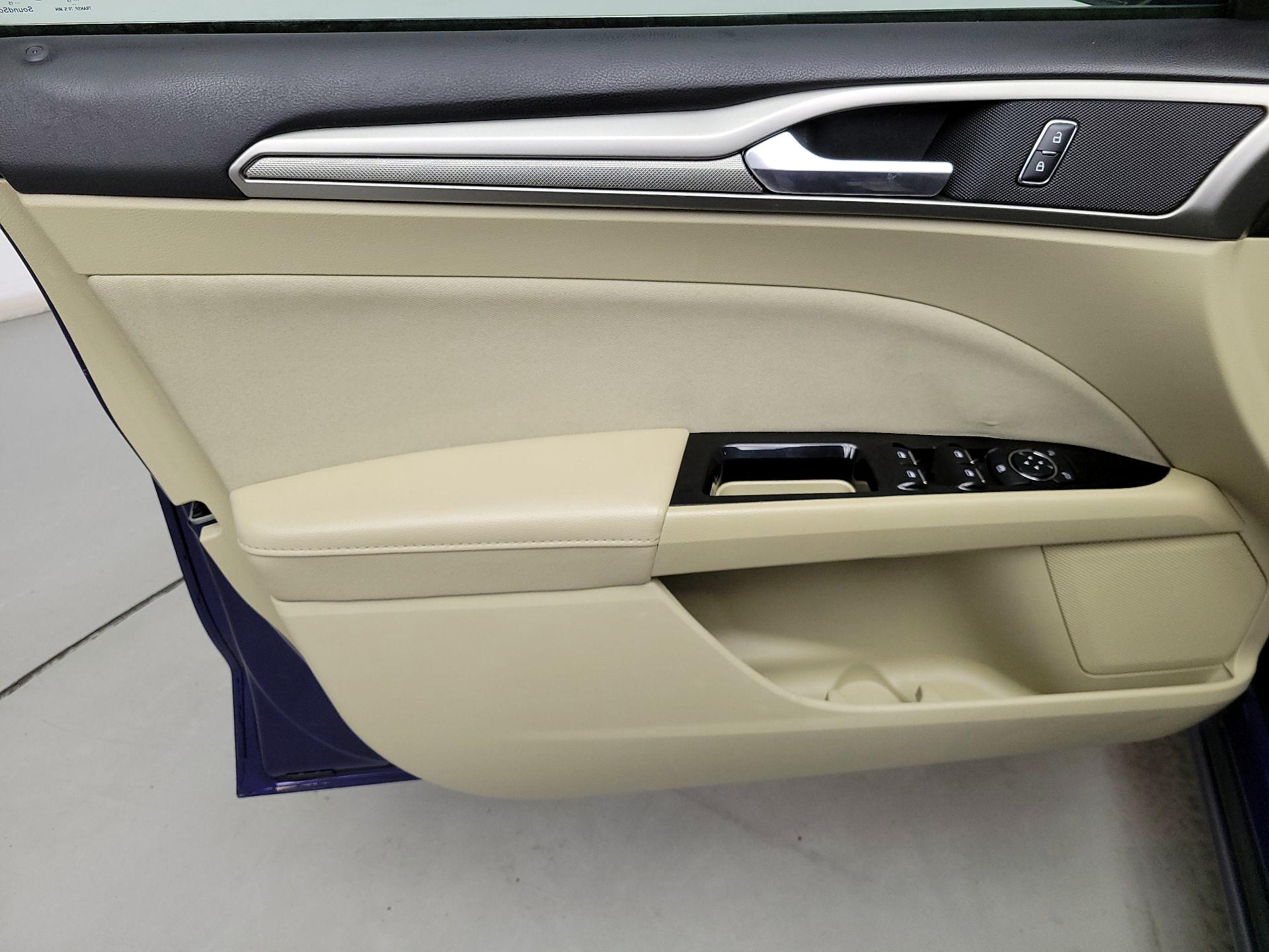 Thumbnail: 2016 Ford Fusion - 12