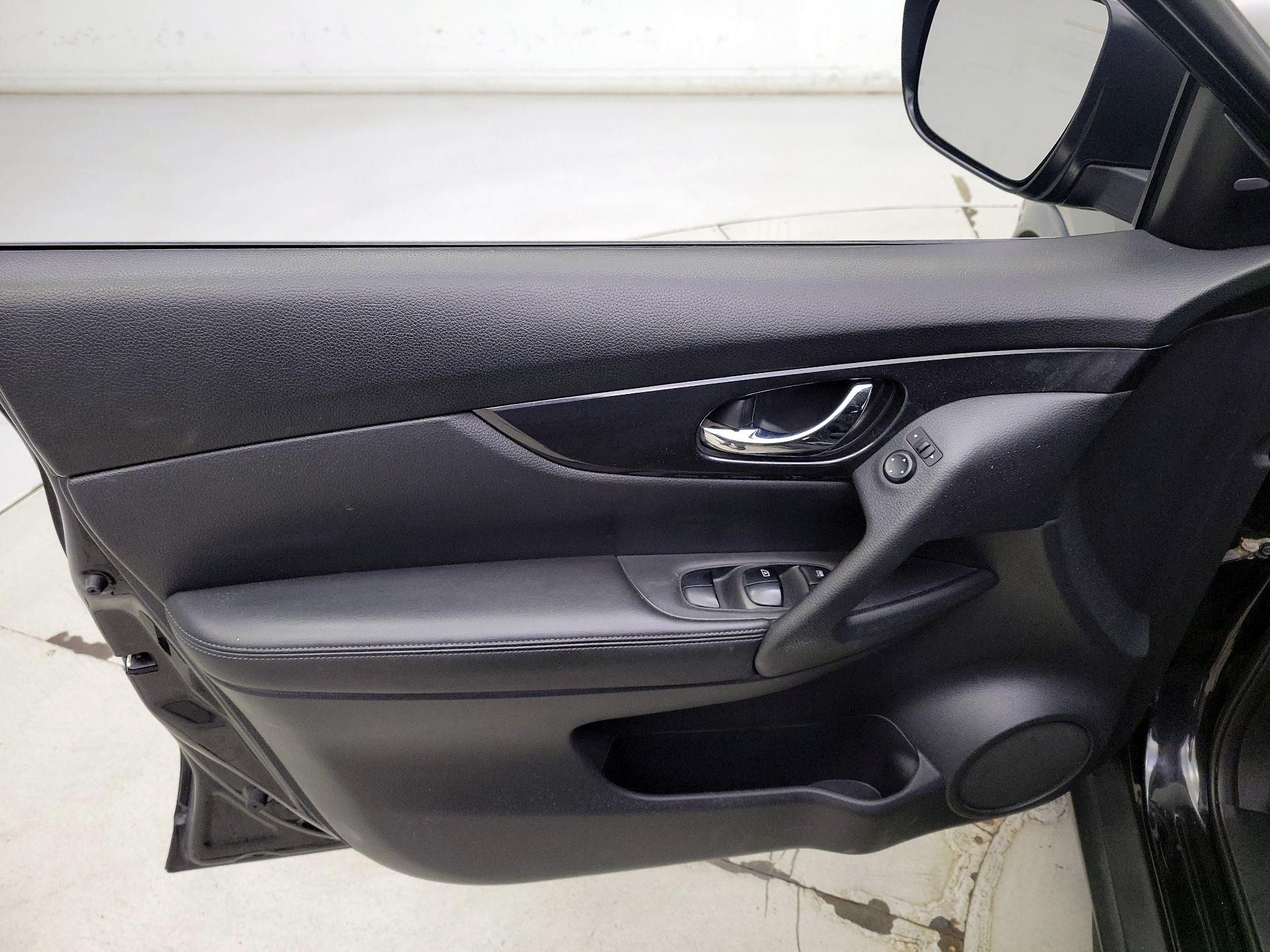 Thumbnail: 2018 Nissan Rogue - 12