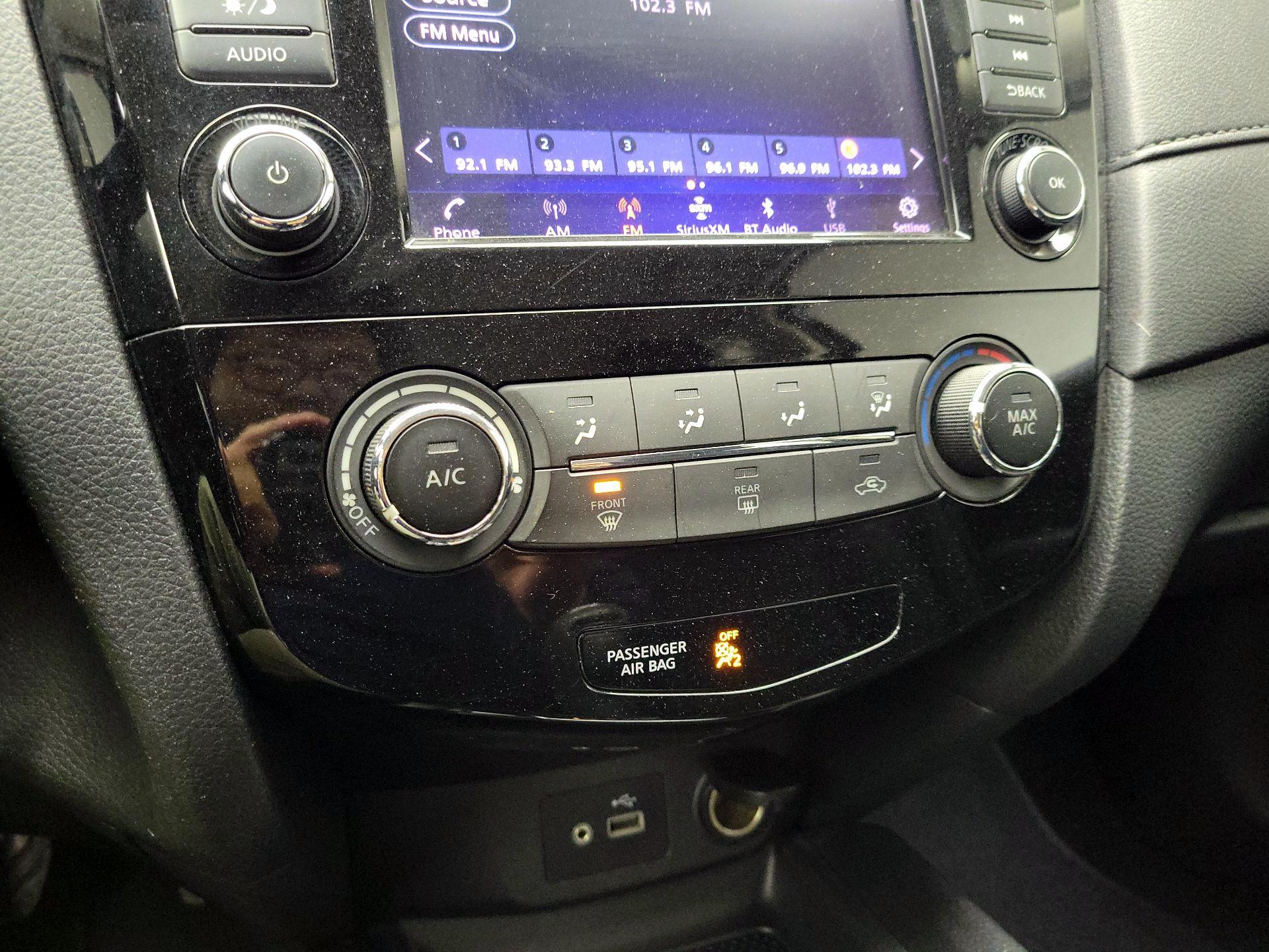 Thumbnail: 2018 Nissan Rogue - 16