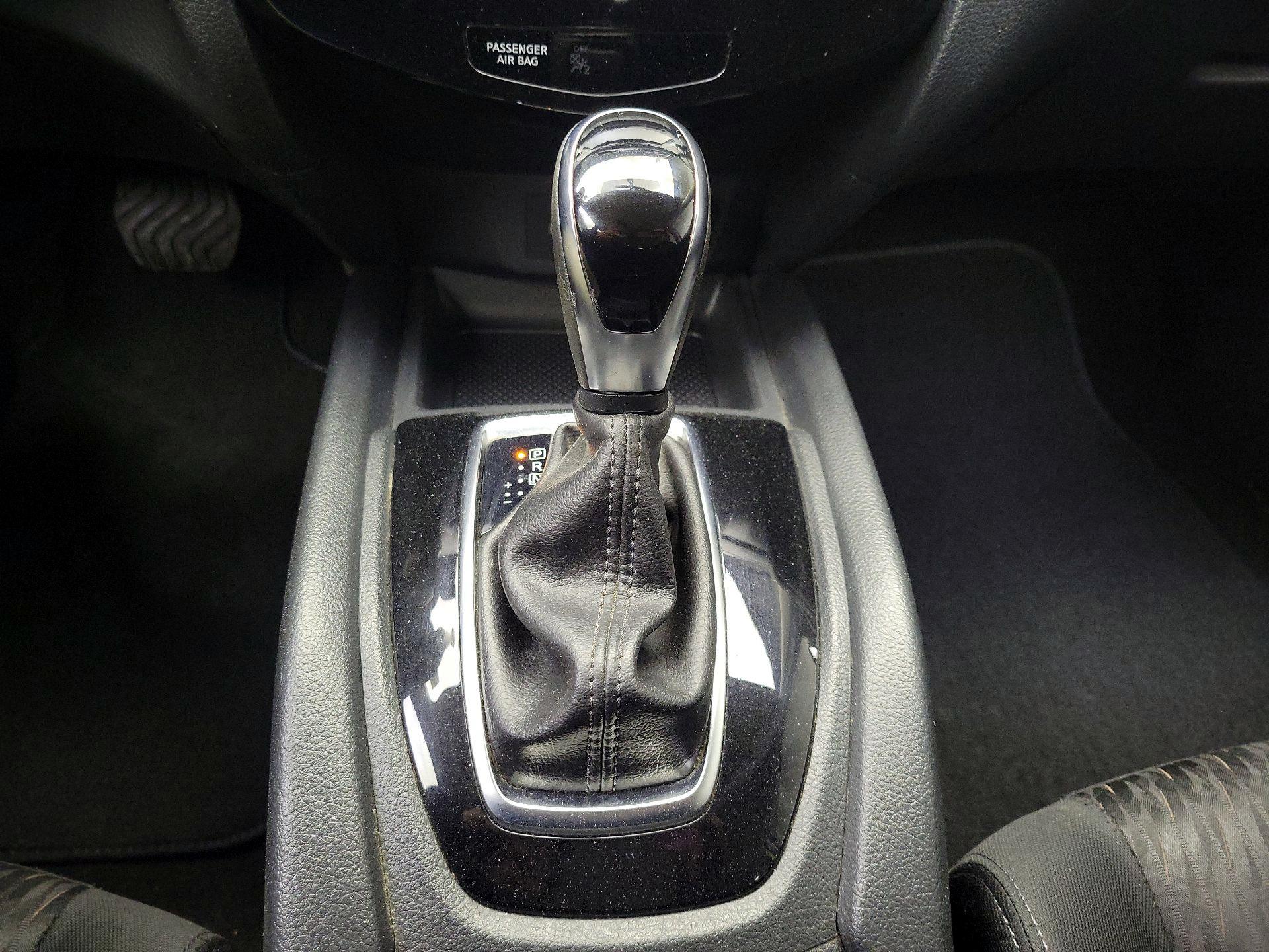 Thumbnail: 2018 Nissan Rogue - 17