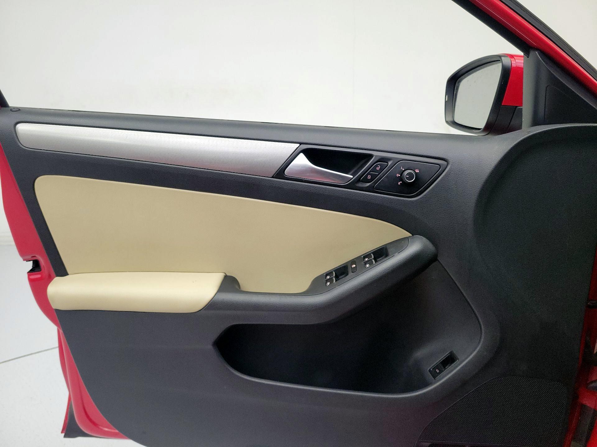 Thumbnail: 2015 Volkswagen Jetta - 12