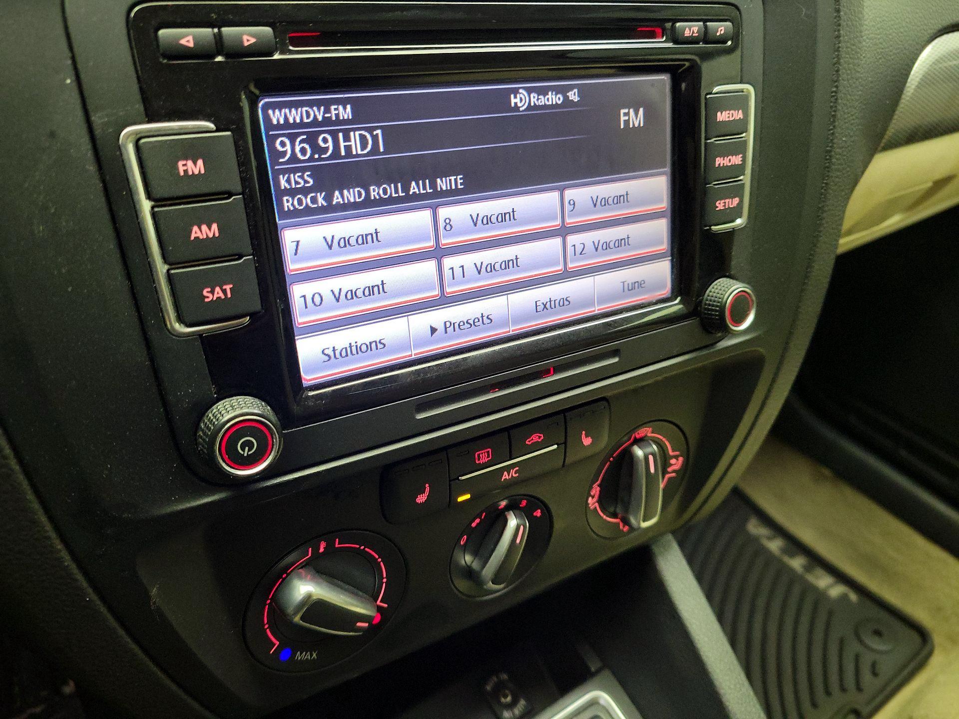 Thumbnail: 2015 Volkswagen Jetta - 15