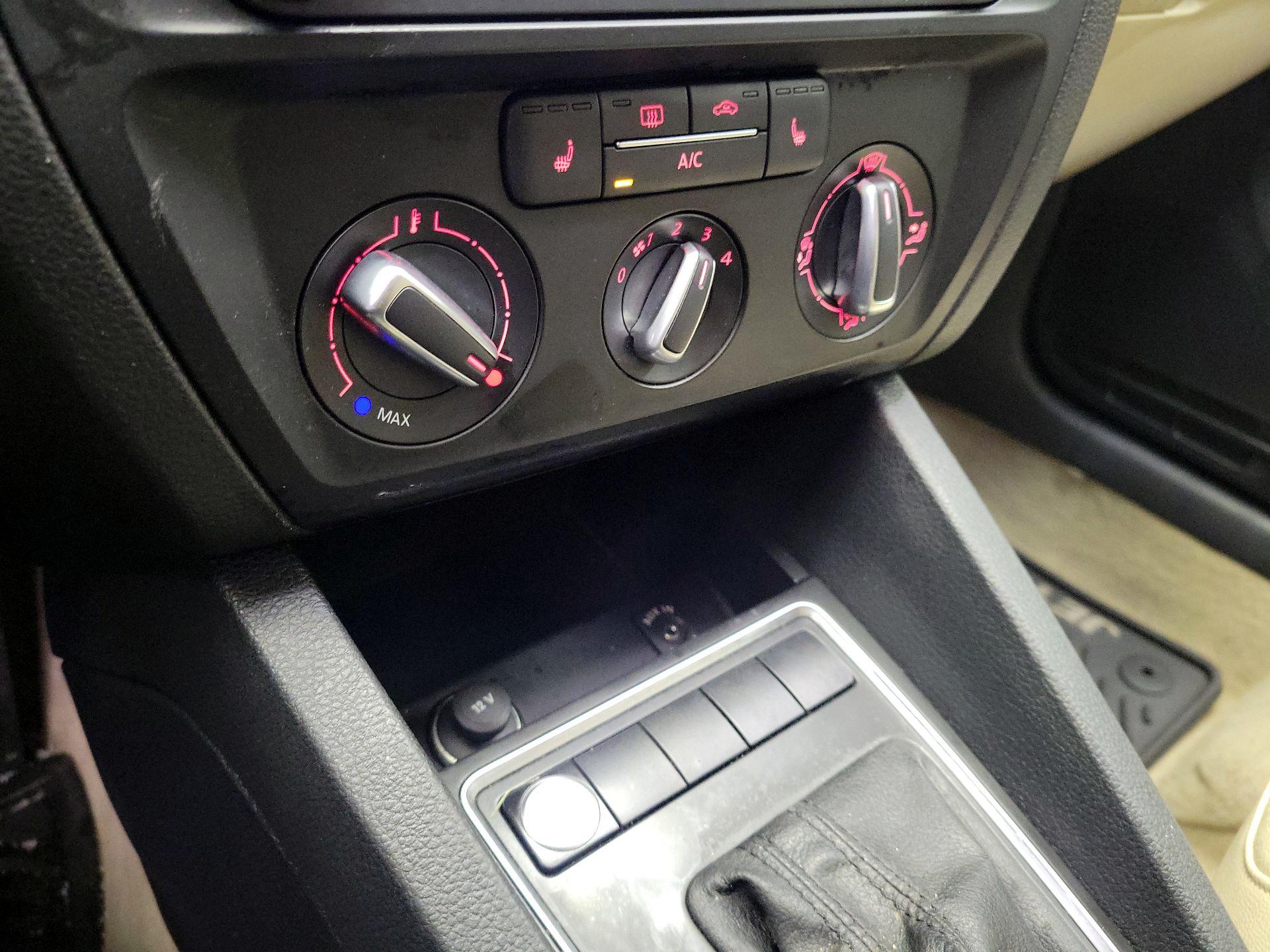 Thumbnail: 2015 Volkswagen Jetta - 16