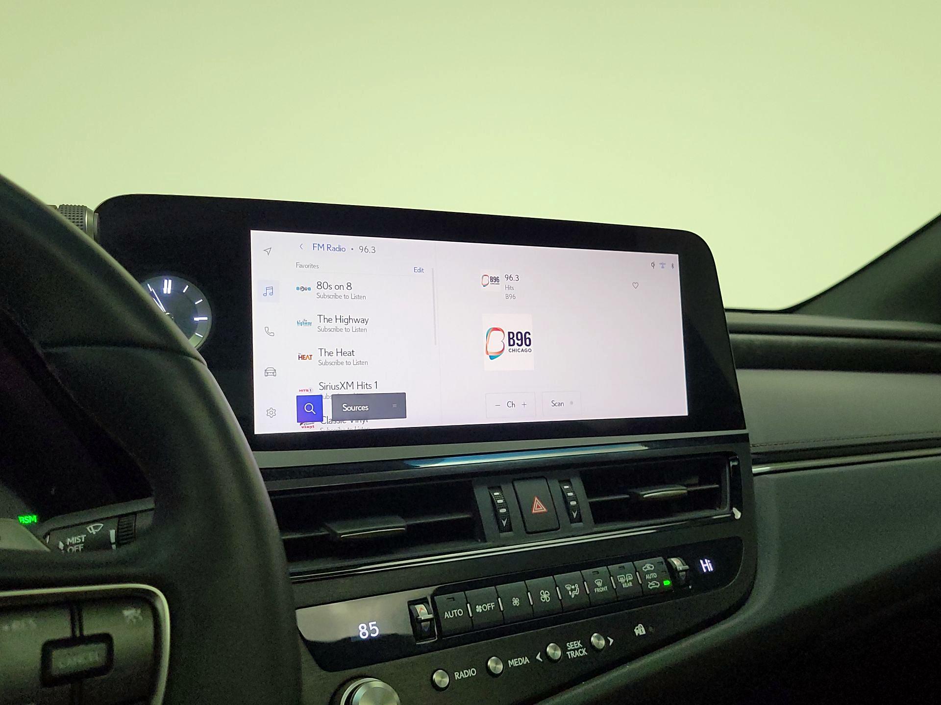 Thumbnail: 2023 Lexus ES - 16