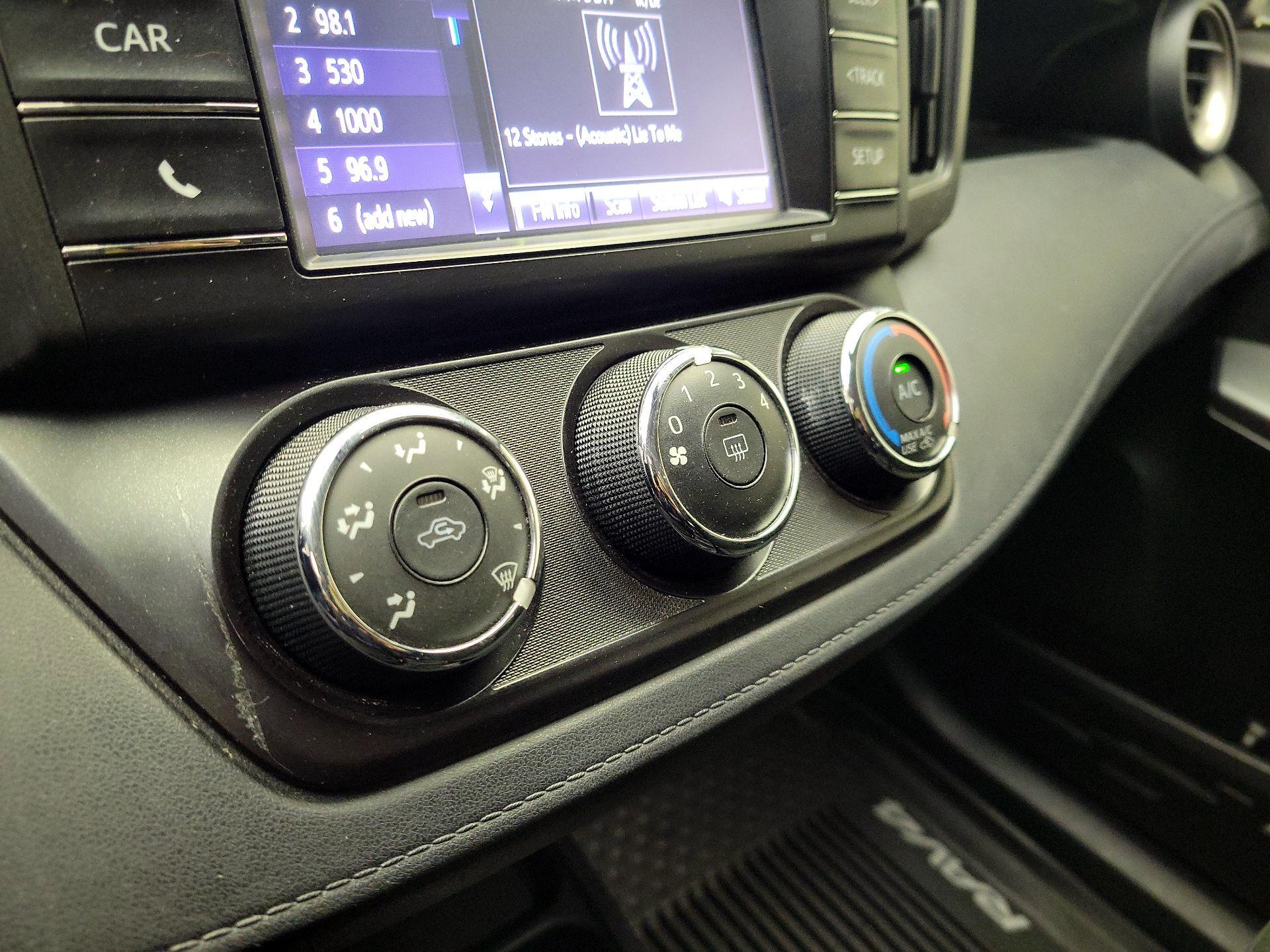 Thumbnail: 2018 Toyota RAV4 - 15