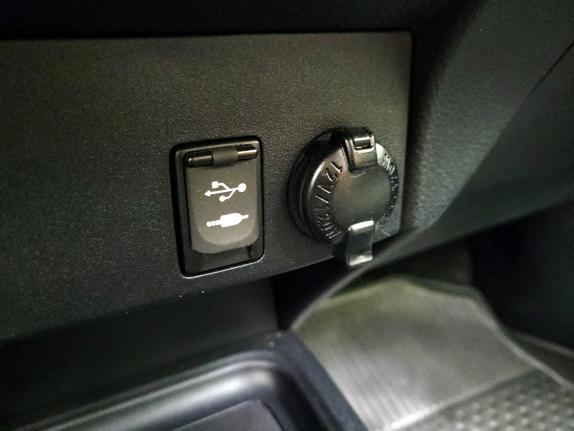 Thumbnail: 2018 Toyota RAV4 - 17