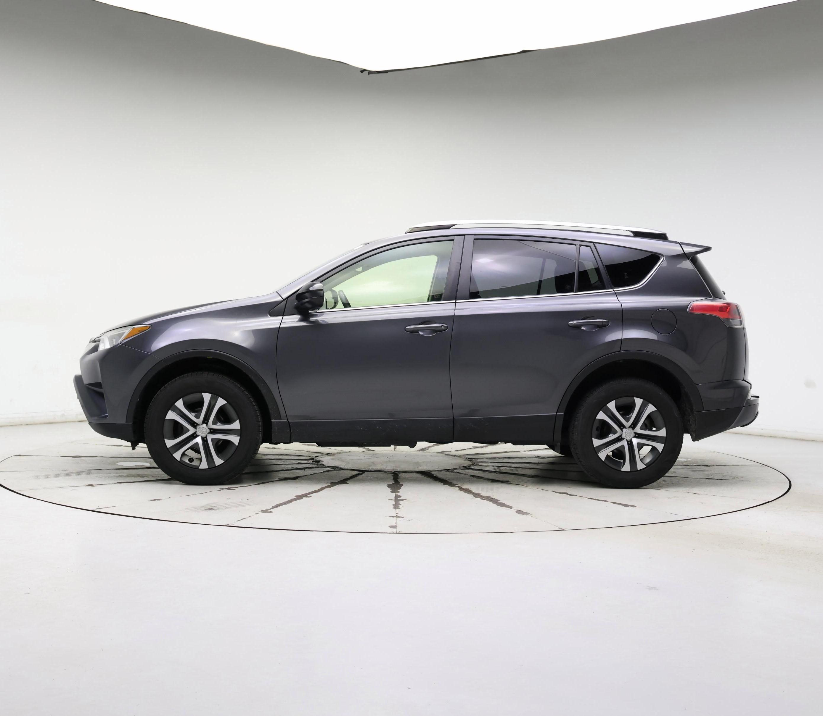Thumbnail: 2018 Toyota RAV4 - 3