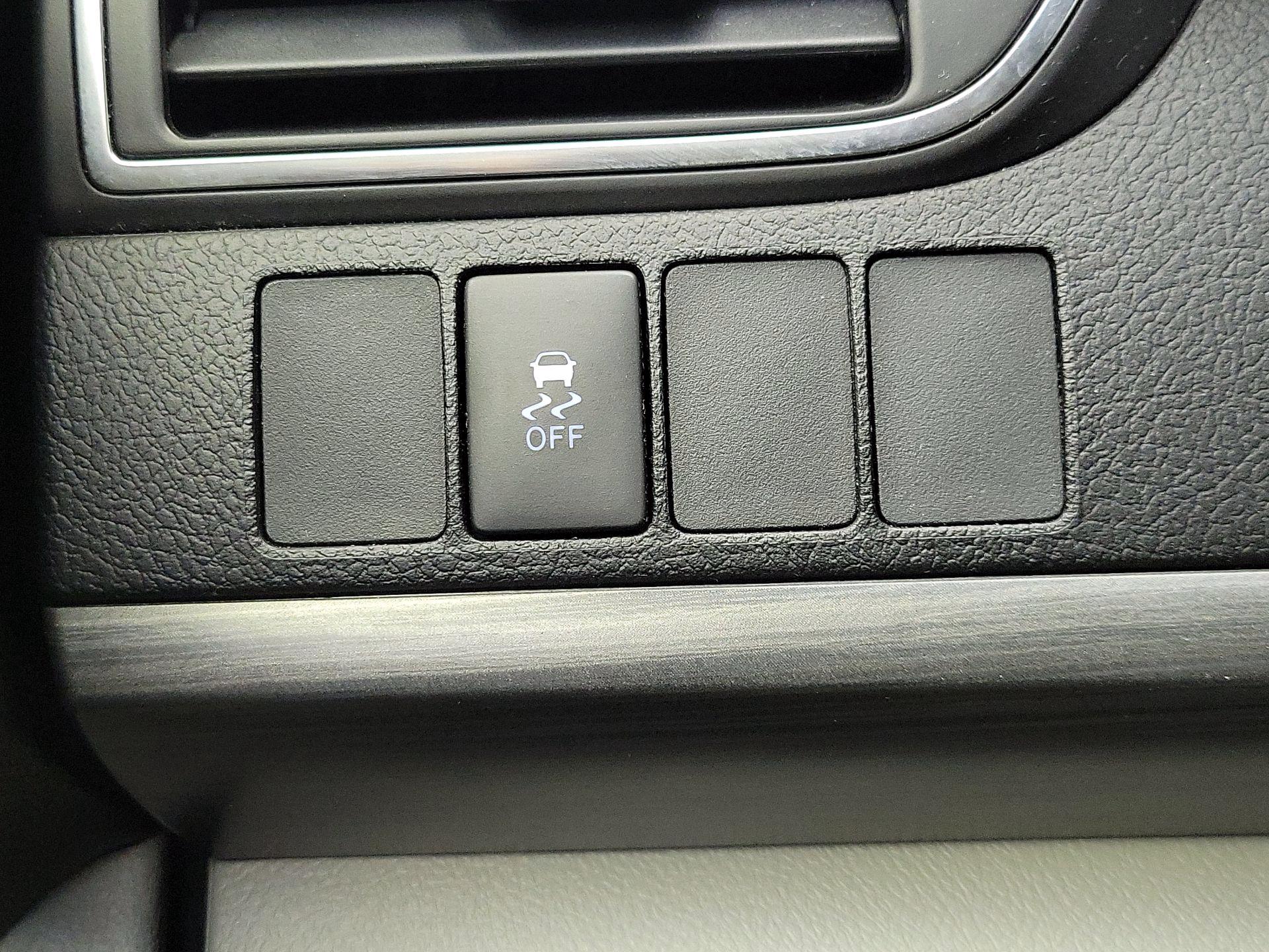 Thumbnail: 2017 Toyota Camry - 13