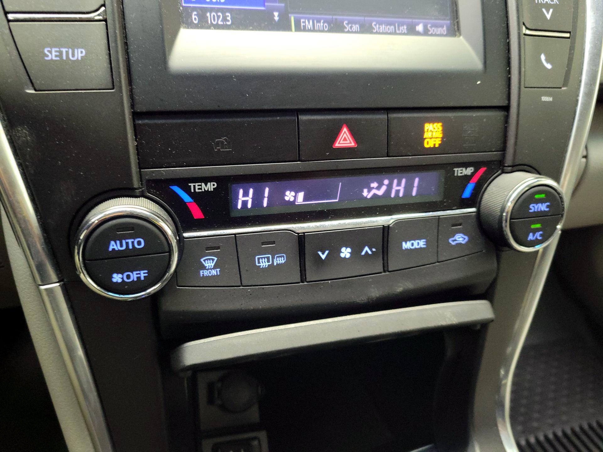 Thumbnail: 2017 Toyota Camry - 16