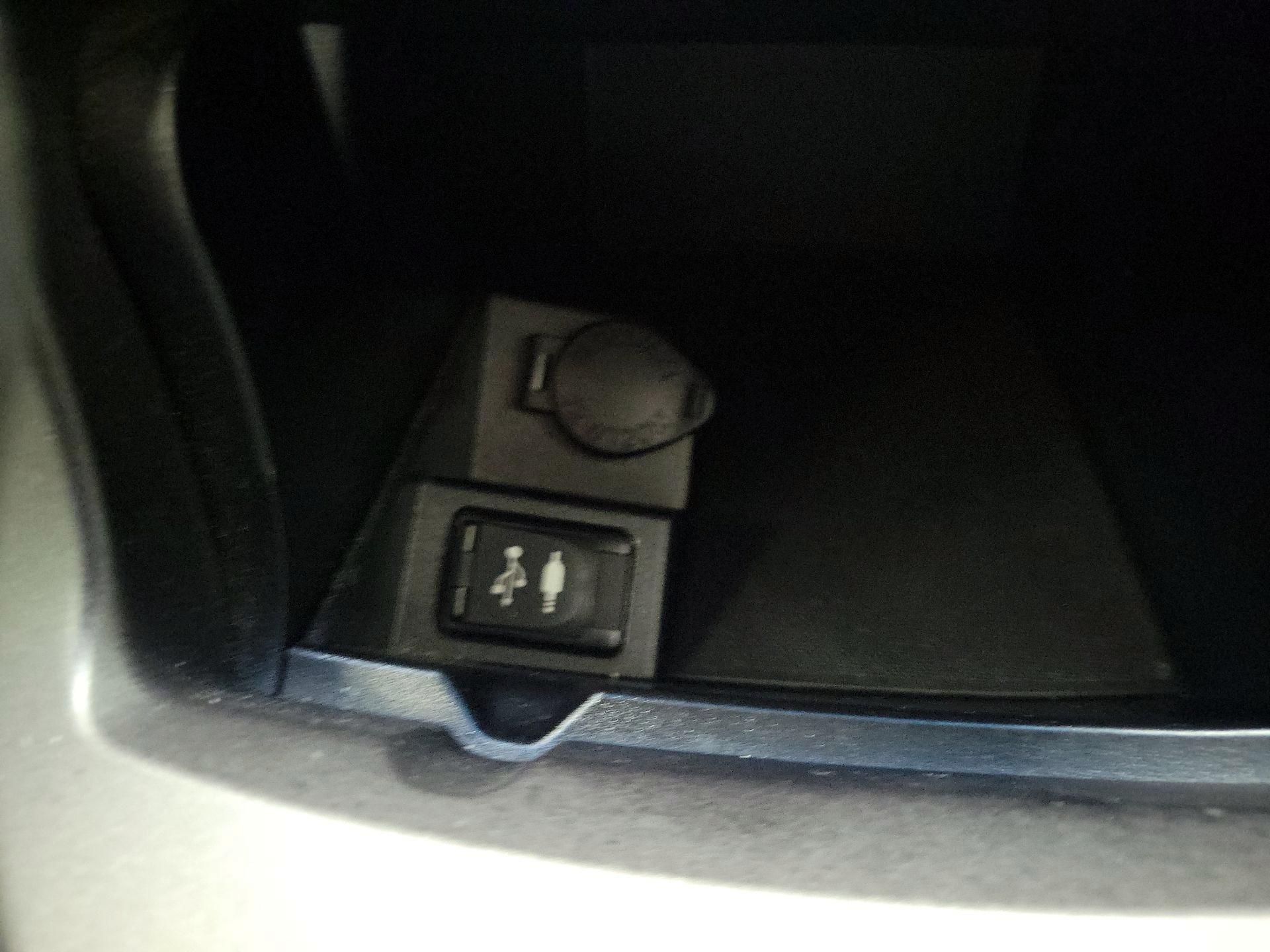 Thumbnail: 2017 Toyota Camry - 18