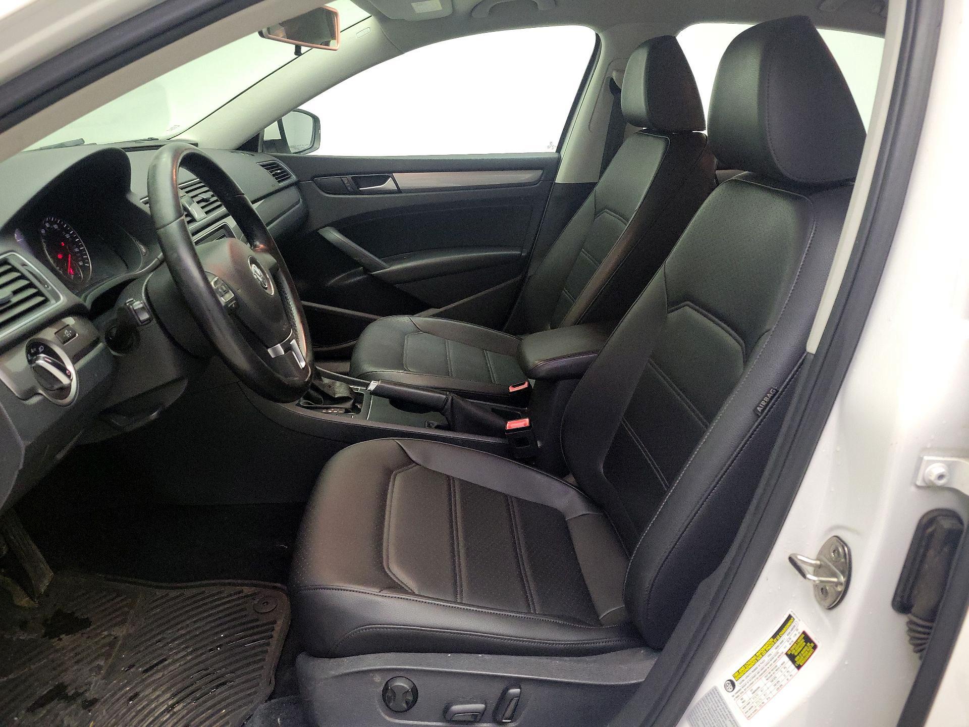 Thumbnail: 2015 Volkswagen Passat - 11