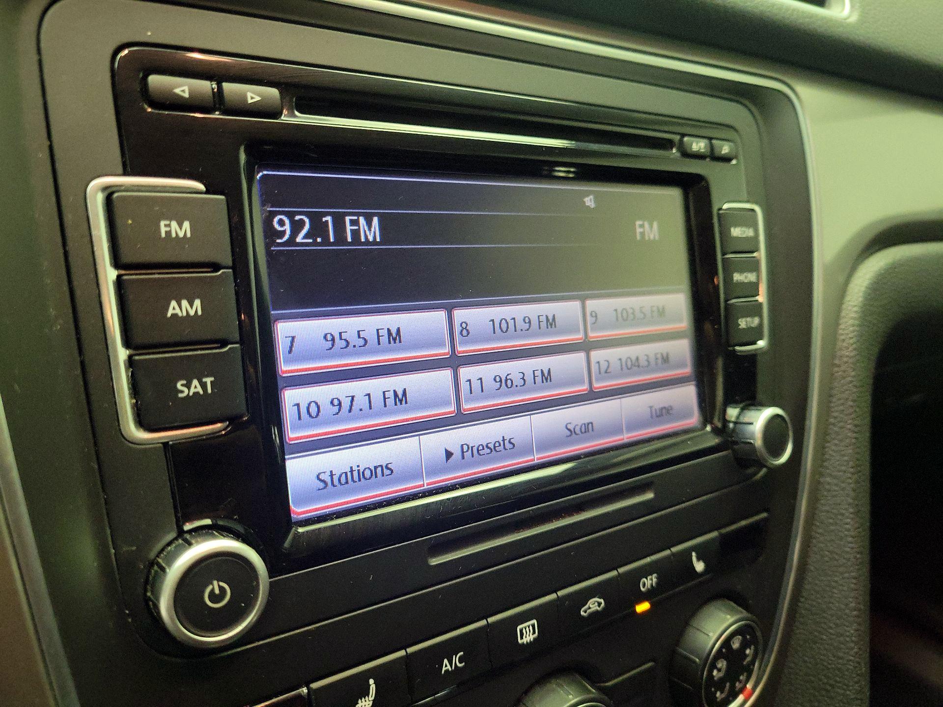 Thumbnail: 2015 Volkswagen Passat - 15