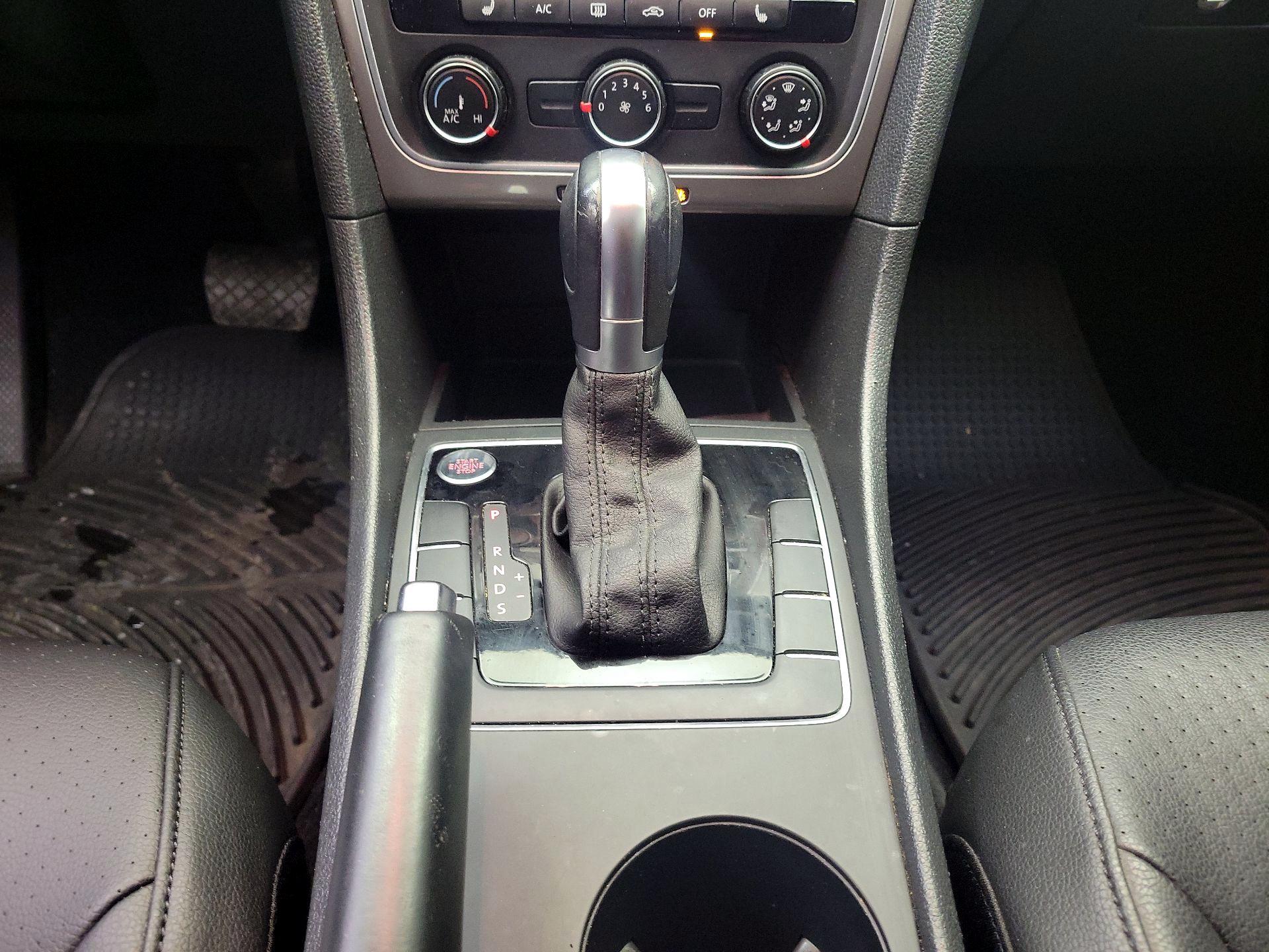 Thumbnail: 2015 Volkswagen Passat - 17