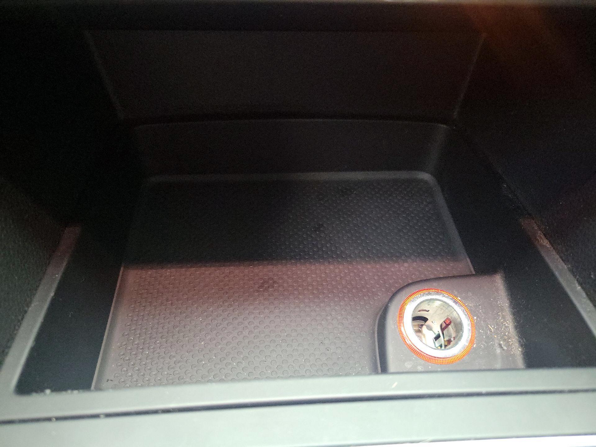 Thumbnail: 2015 Volkswagen Passat - 18