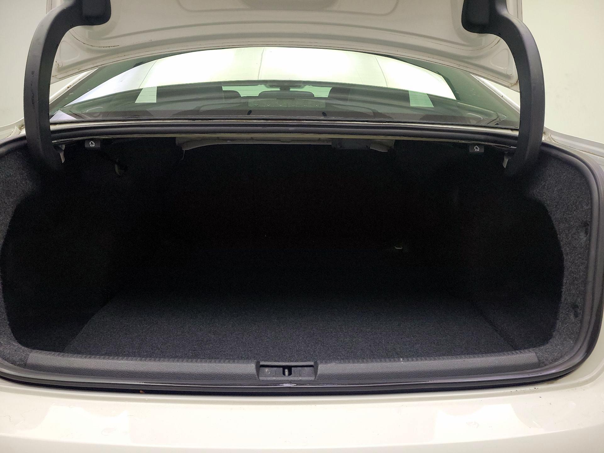 Thumbnail: 2015 Volkswagen Passat - 20