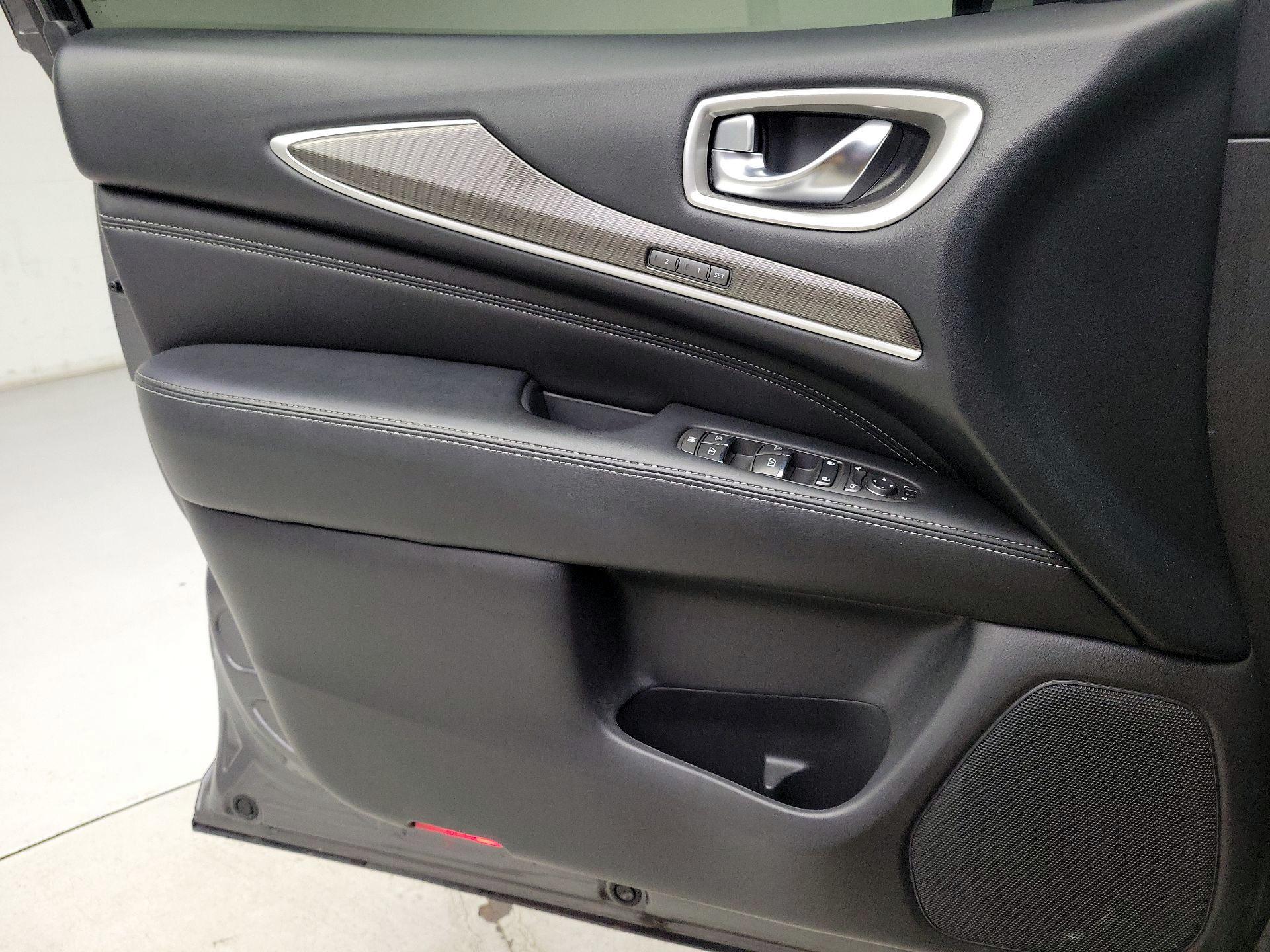 Thumbnail: 2017 INFINITI QX60 - 12