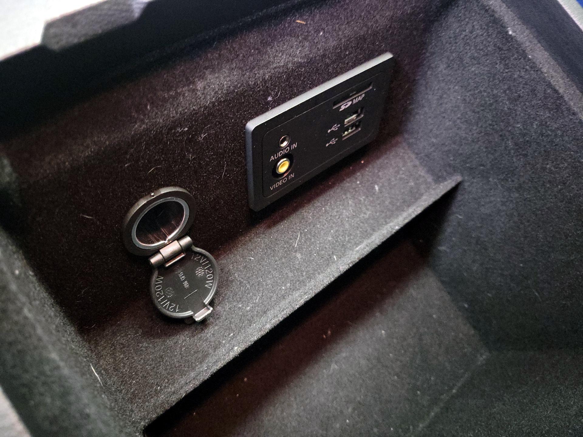 Thumbnail: 2017 INFINITI QX60 - 19