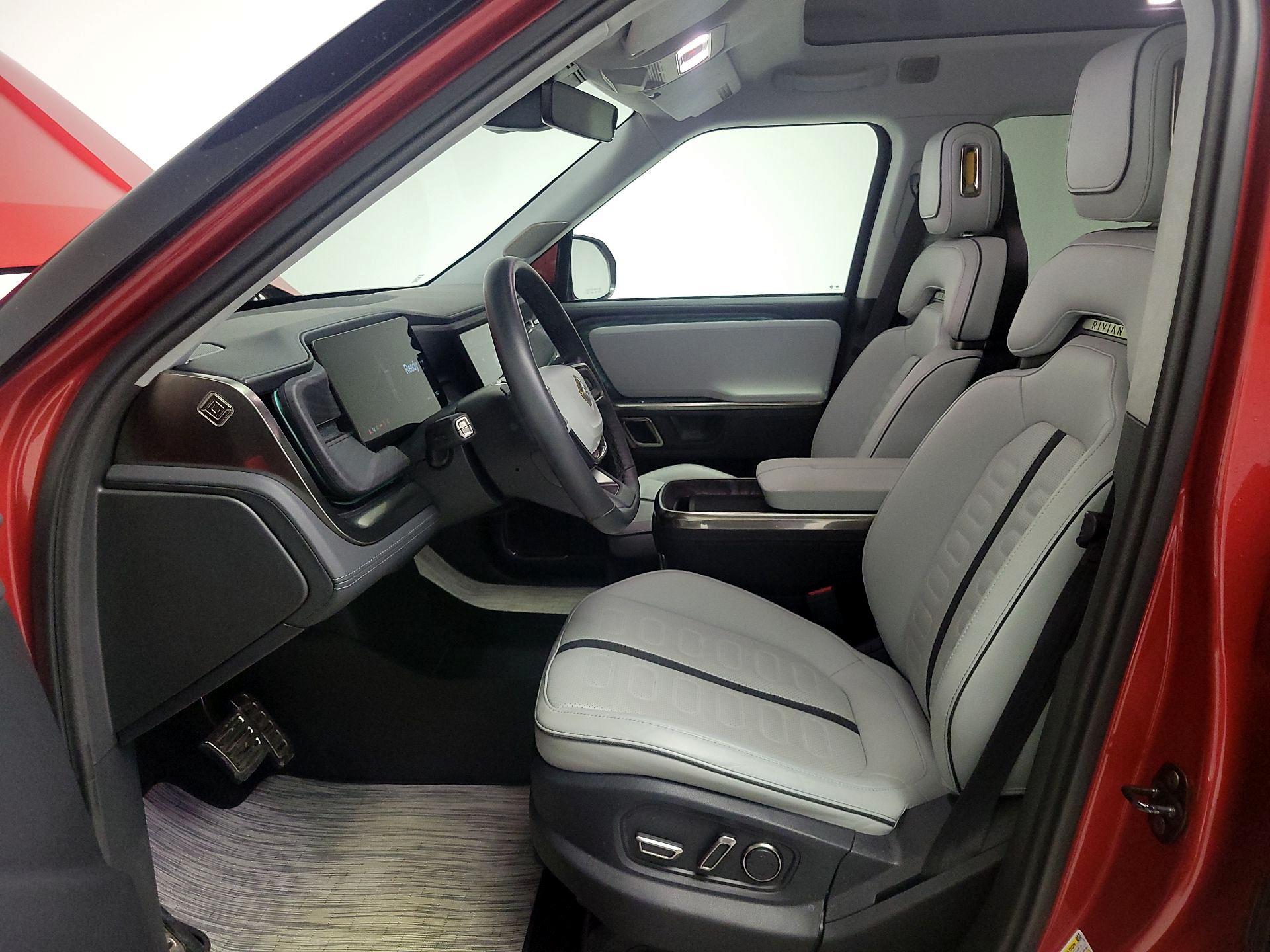 Thumbnail: 2023 Rivian R1S - 11