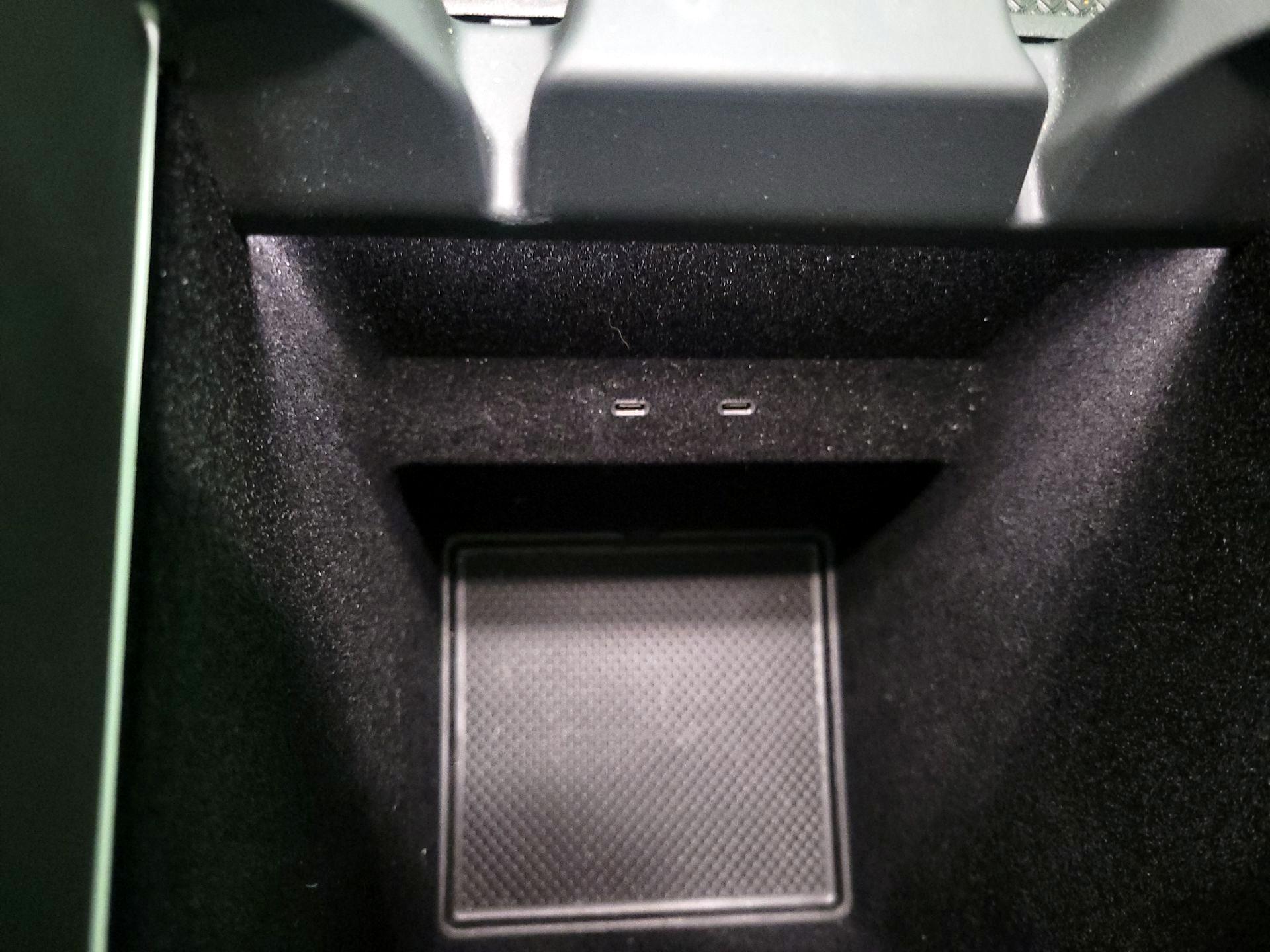 Thumbnail: 2023 Rivian R1S - 17