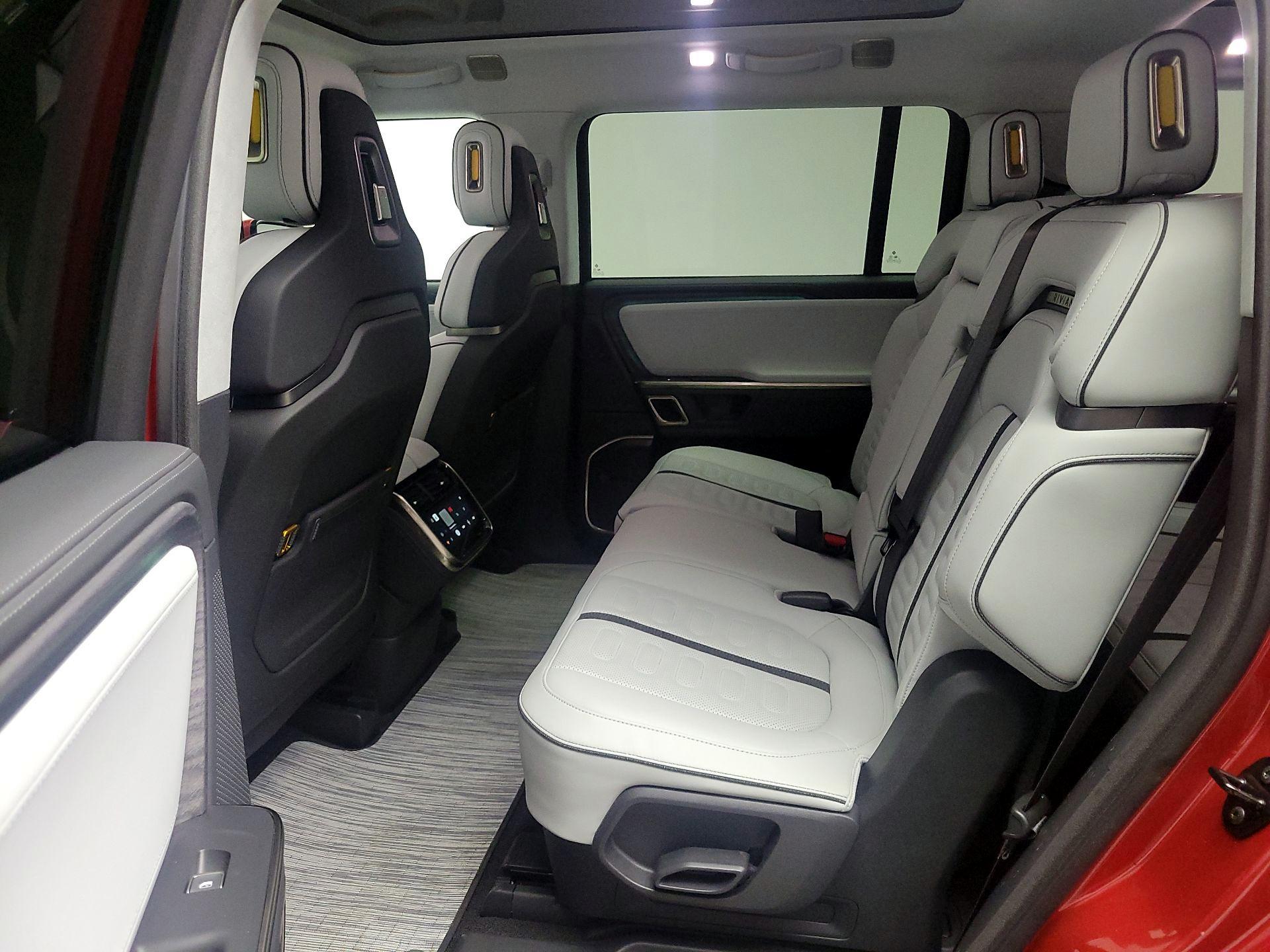 Thumbnail: 2023 Rivian R1S - 19