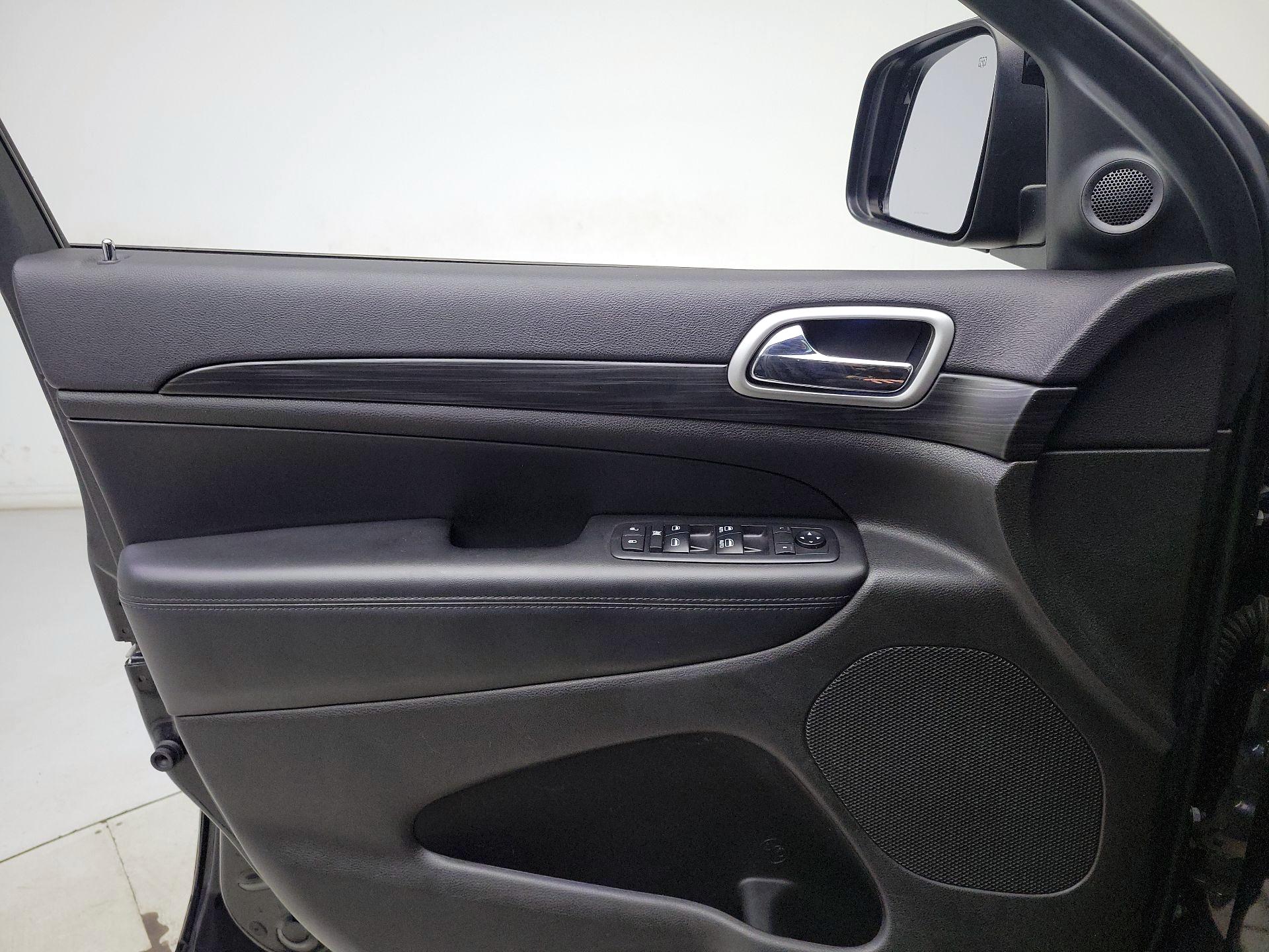 Thumbnail: 2019 Jeep Grand Cherokee - 12