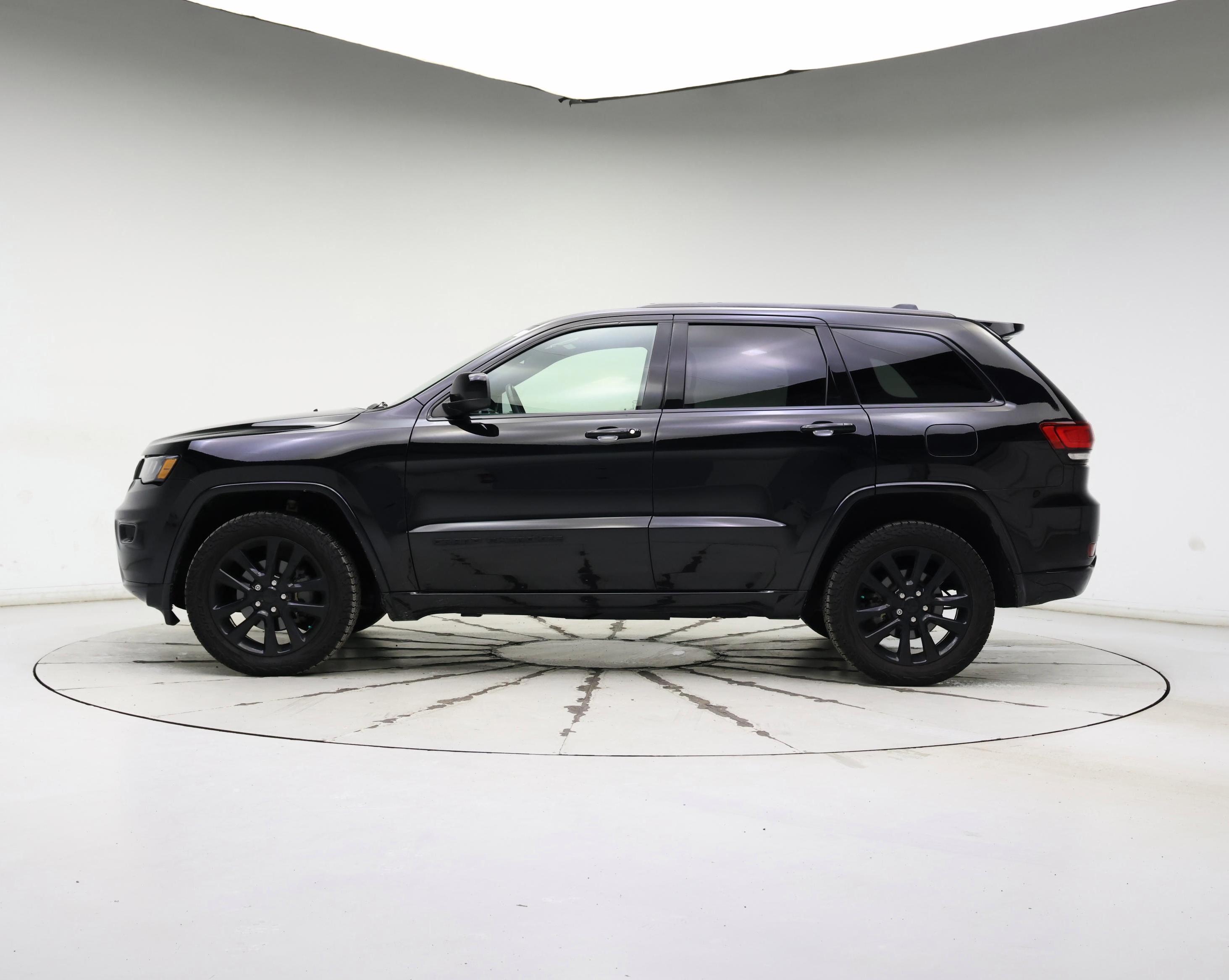 Thumbnail: 2019 Jeep Grand Cherokee - 3
