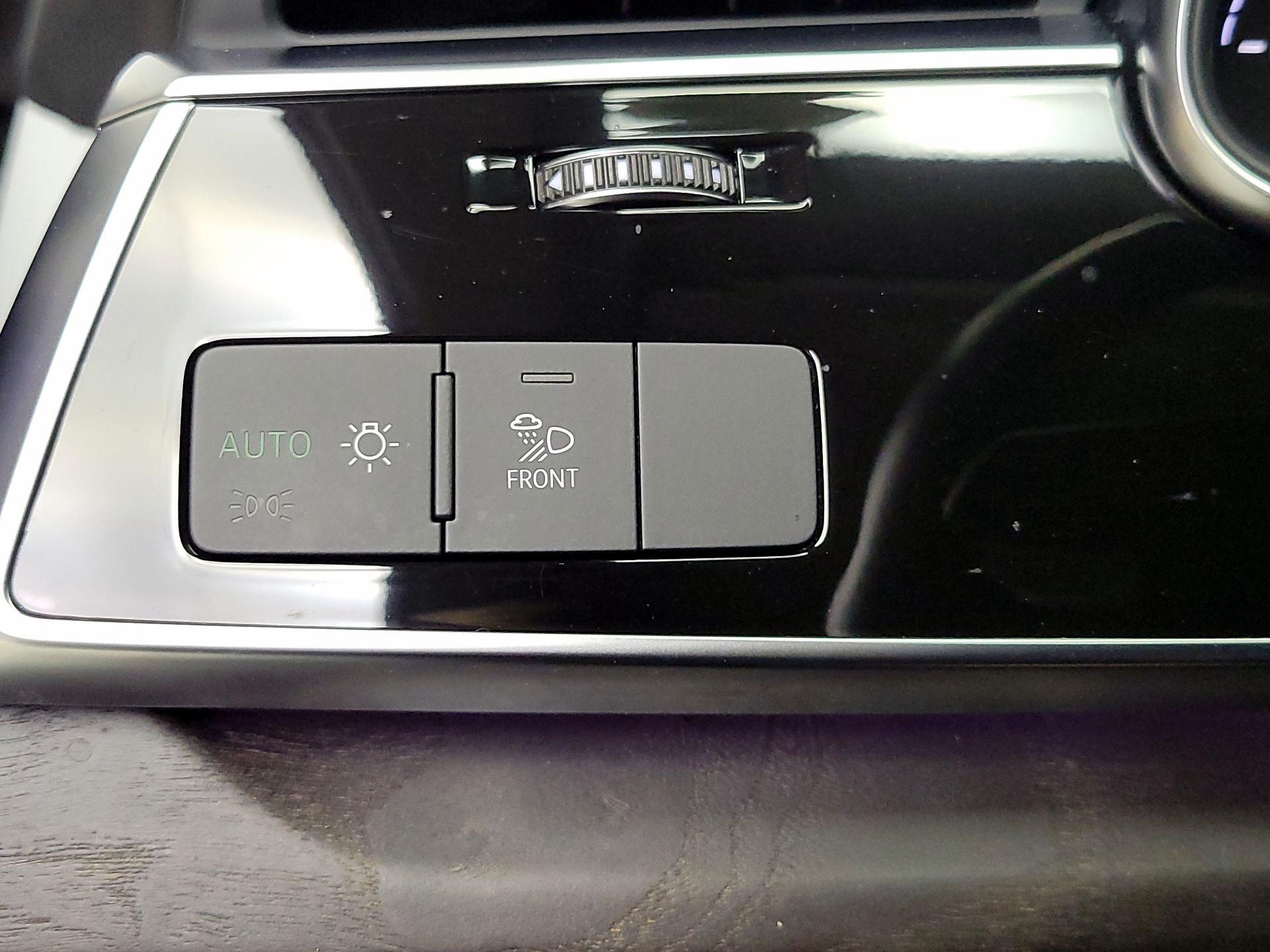 Thumbnail: 2023 Audi Q8 - 13