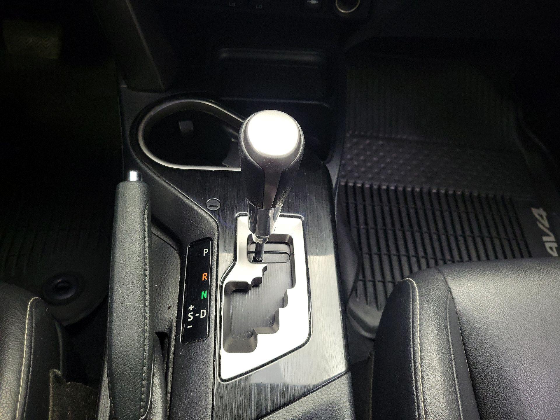 Thumbnail: 2018 Toyota RAV4 - 17