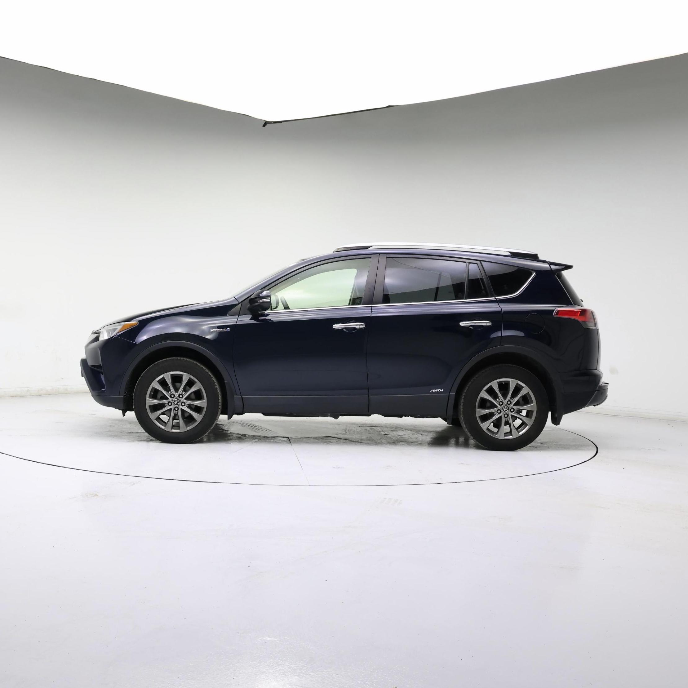 Thumbnail: 2018 Toyota RAV4 - 3