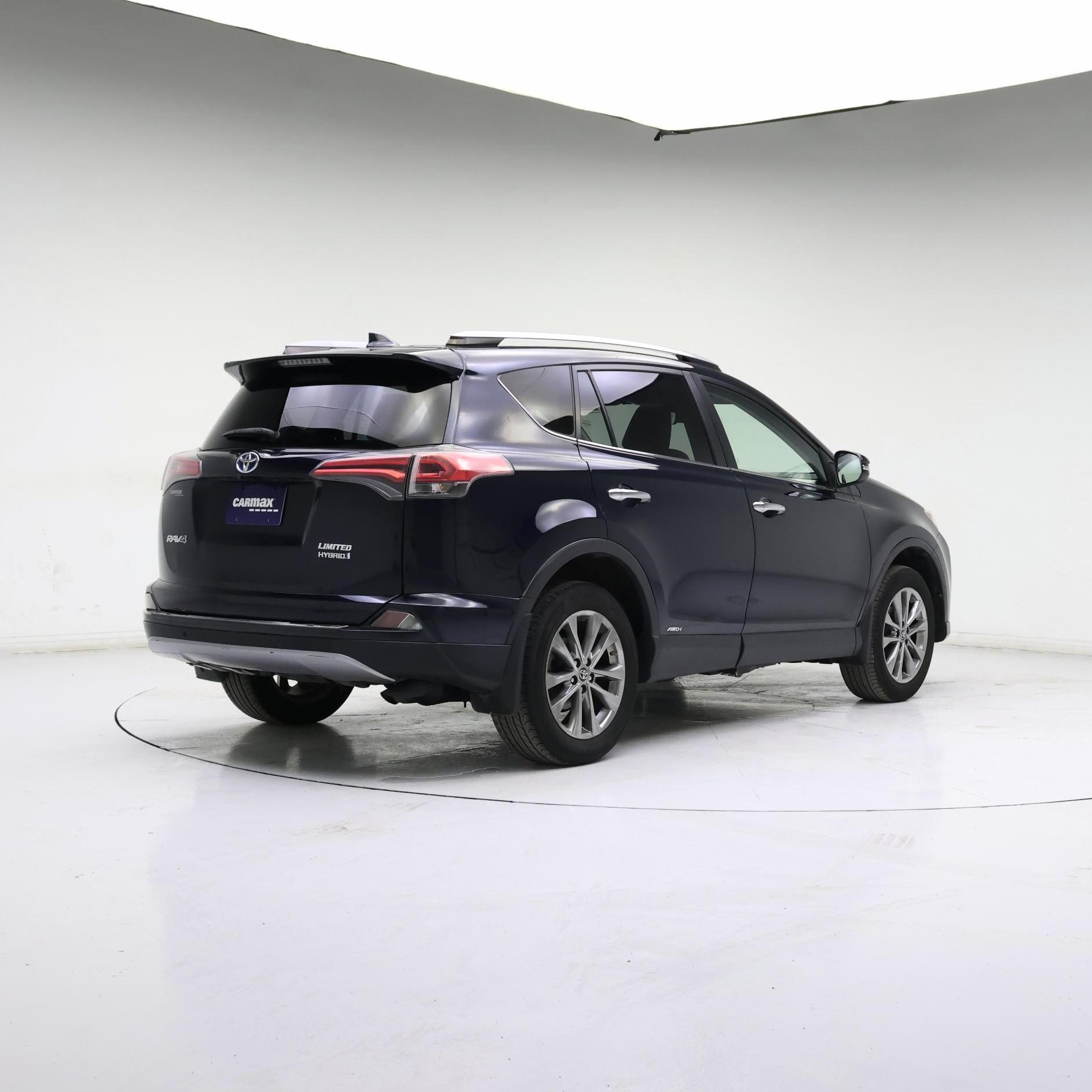 Thumbnail: 2018 Toyota RAV4 - 8