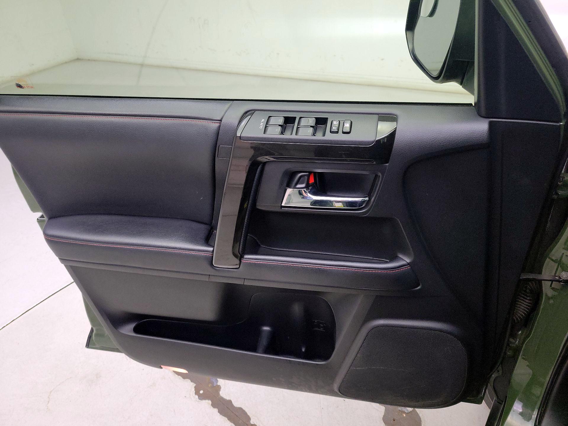 Thumbnail: 2020 Toyota 4Runner - 12