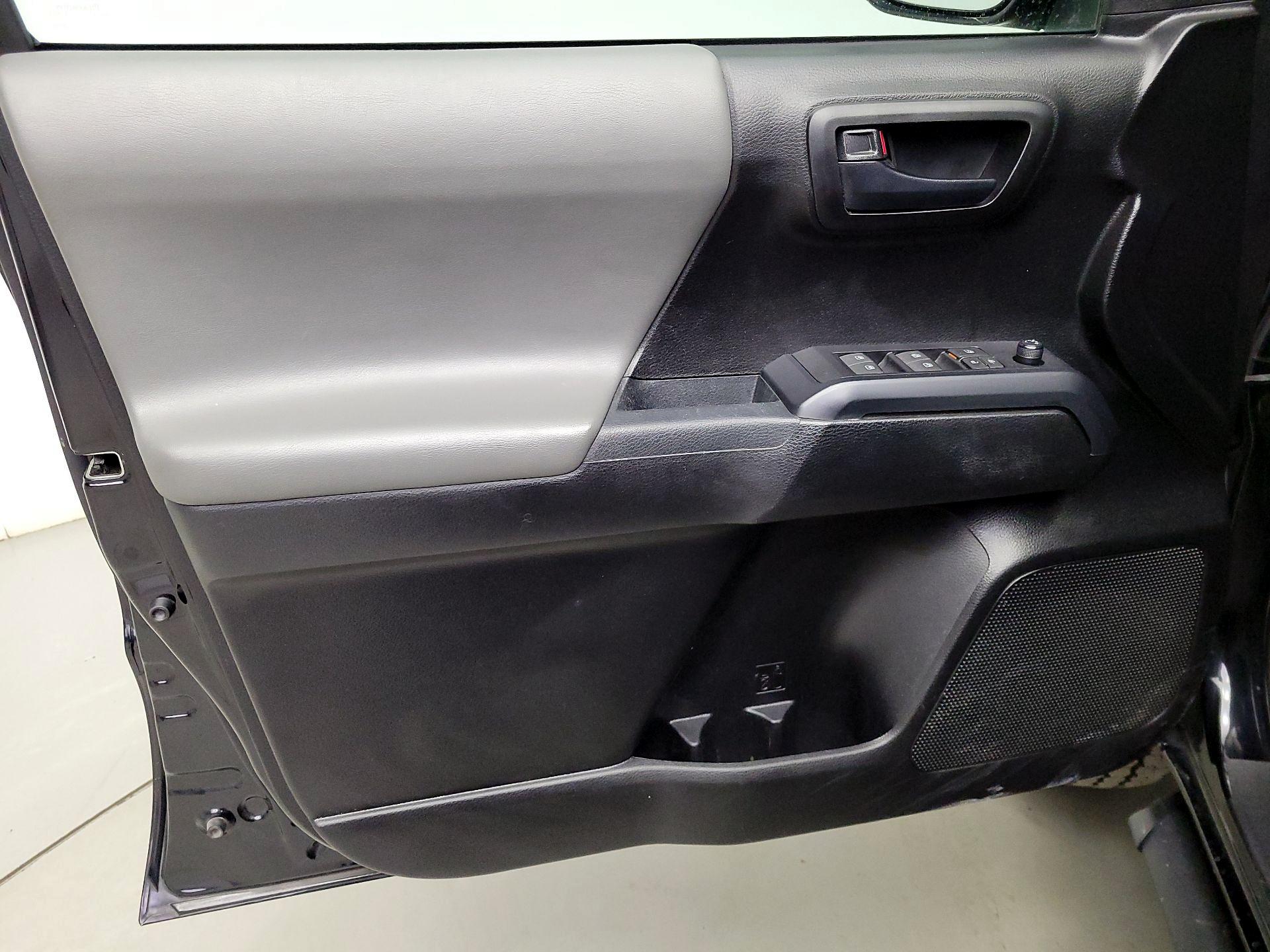 Thumbnail: 2021 Toyota Tacoma - 12