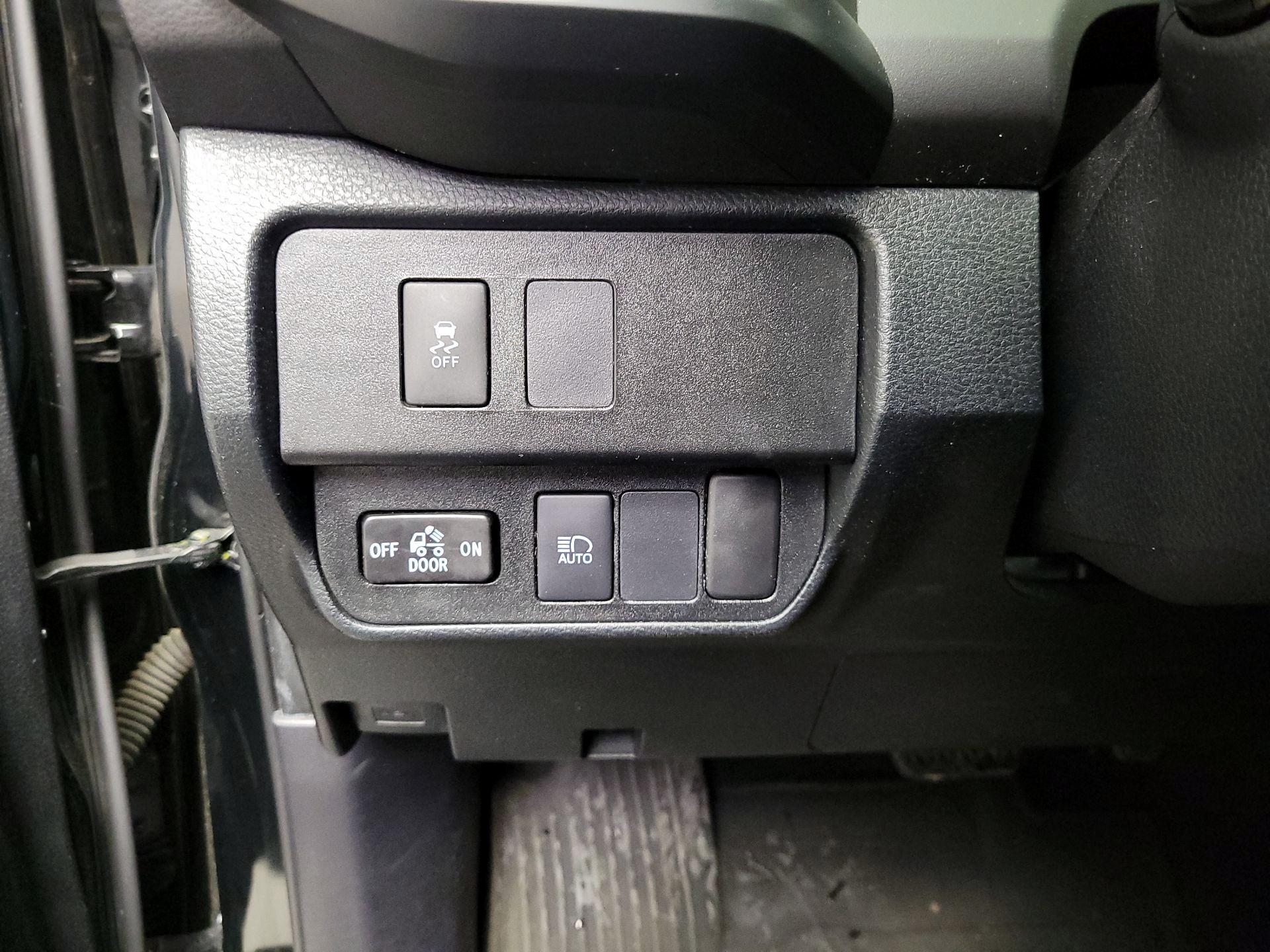 Thumbnail: 2021 Toyota Tacoma - 13