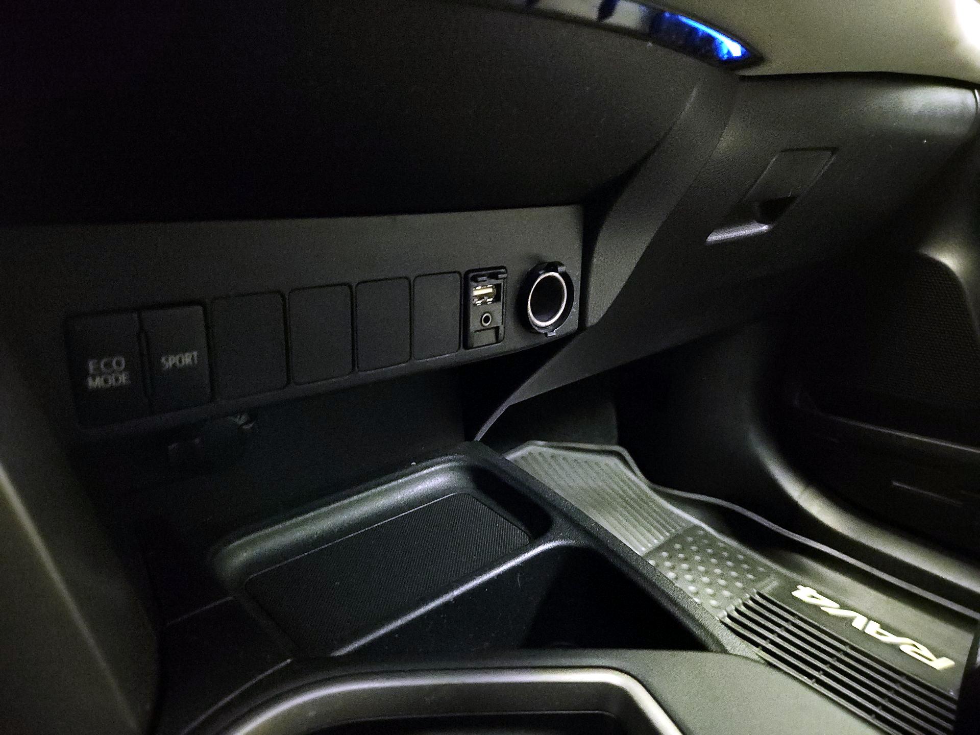 Thumbnail: 2017 Toyota RAV4 - 18