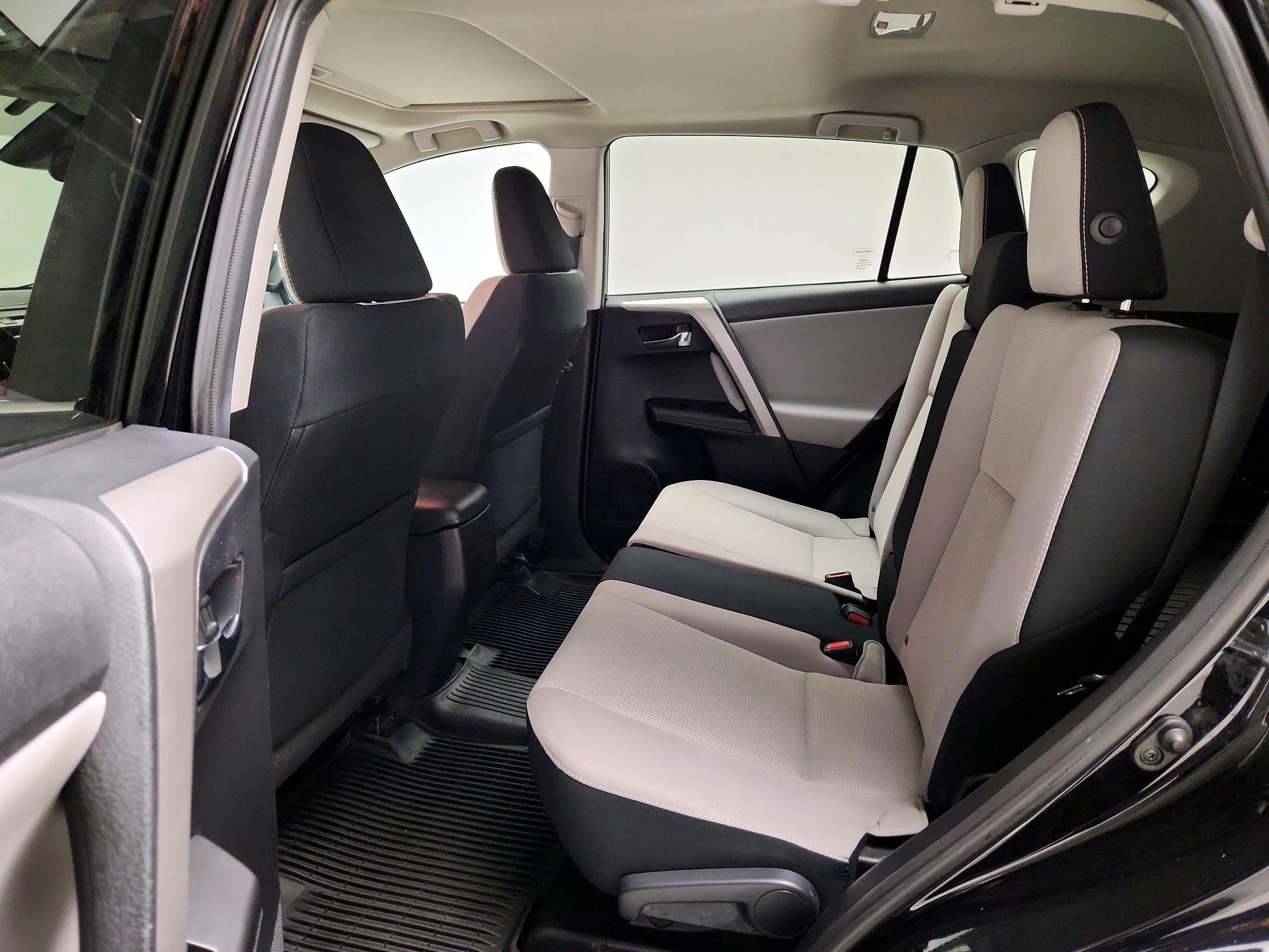 Thumbnail: 2017 Toyota RAV4 - 20