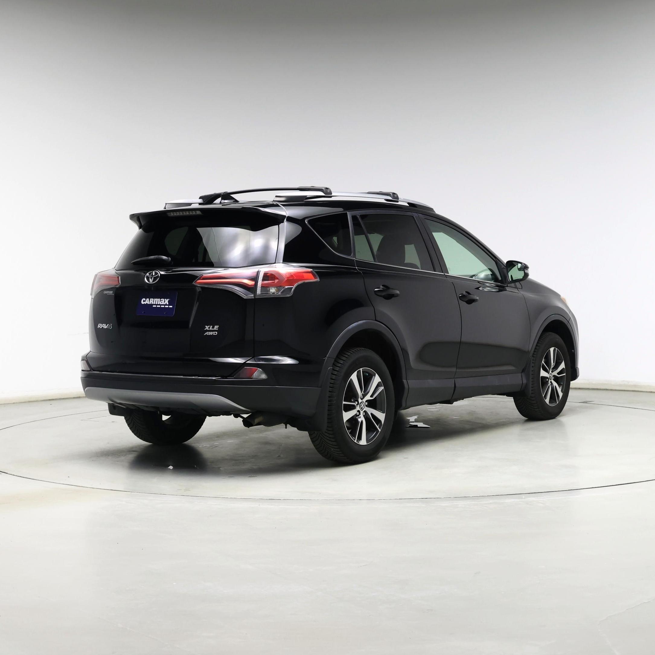 Thumbnail: 2017 Toyota RAV4 - 8