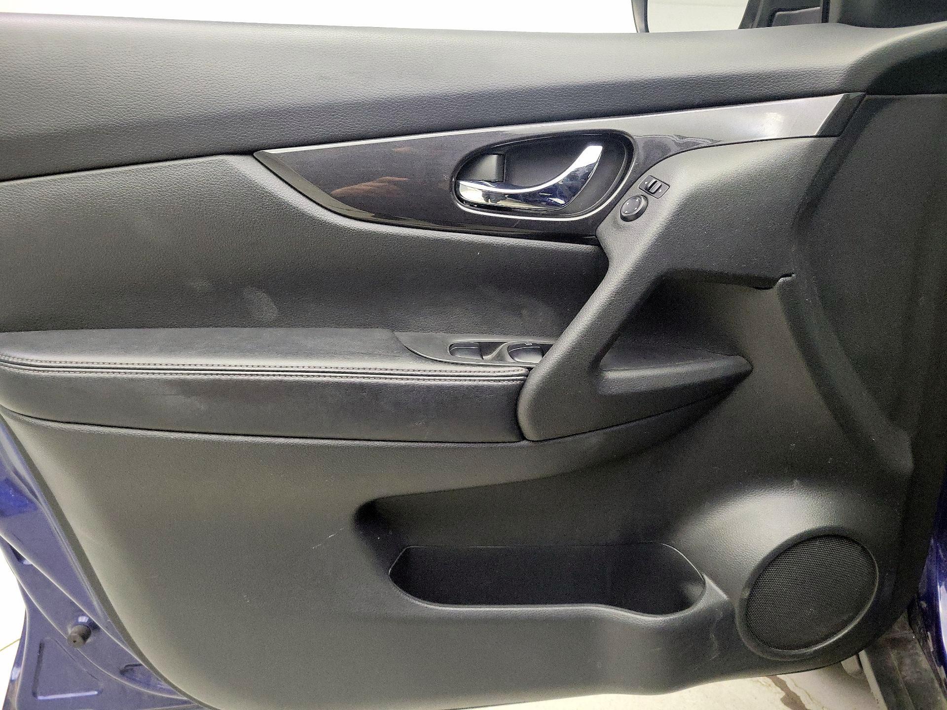 Thumbnail: 2018 Nissan Rogue - 12