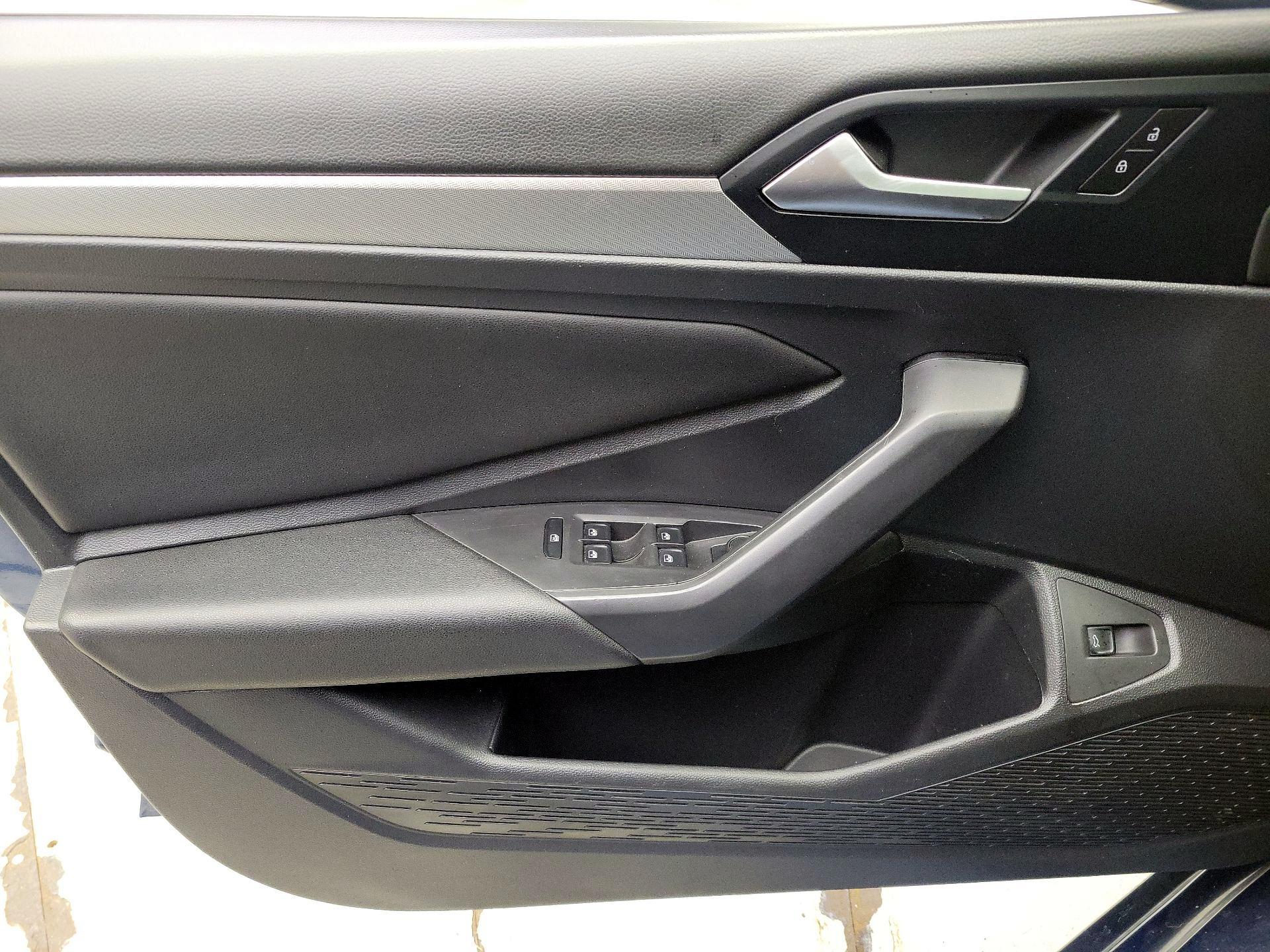 Thumbnail: 2019 Volkswagen Jetta - 12