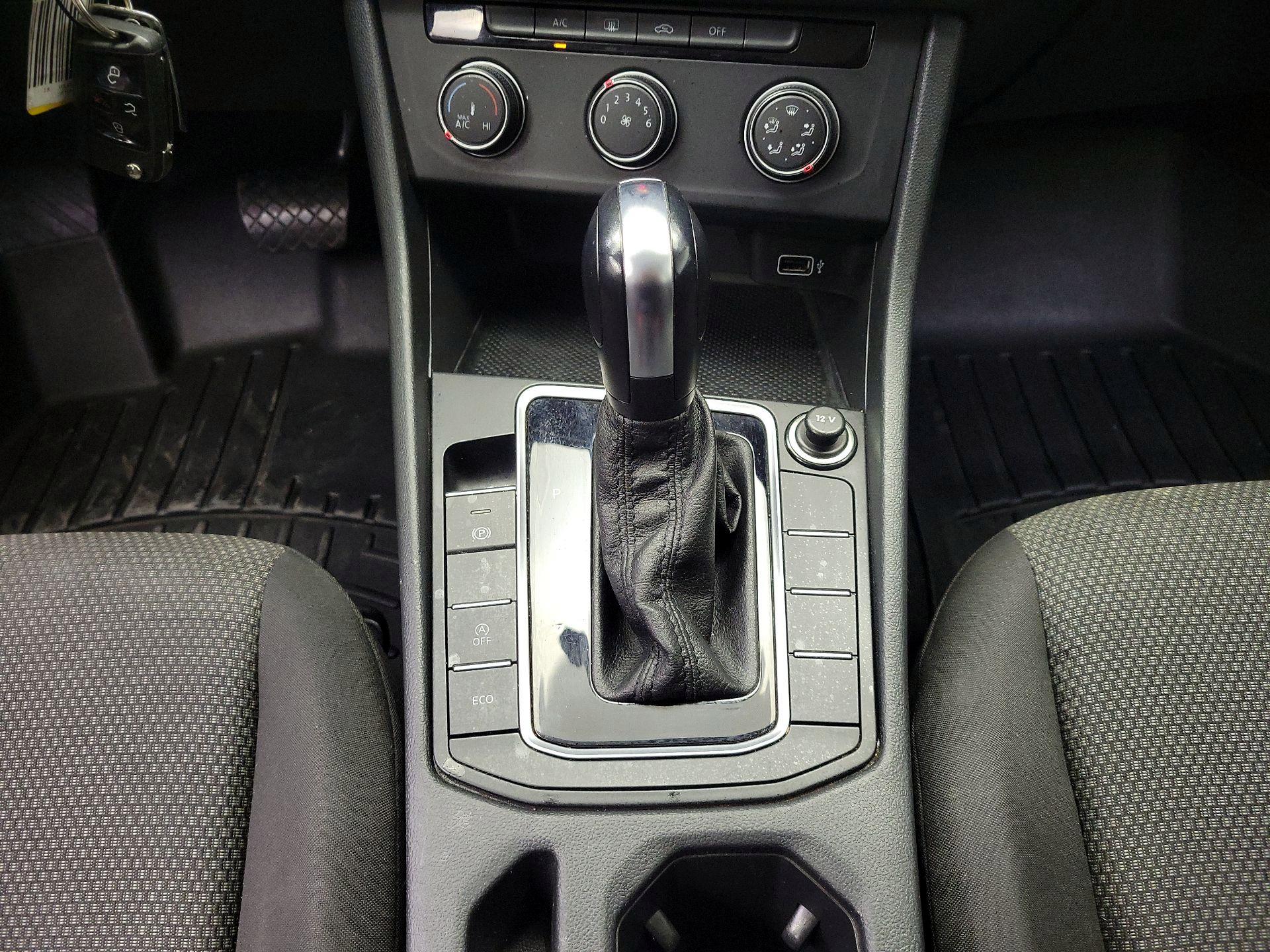 Thumbnail: 2019 Volkswagen Jetta - 16