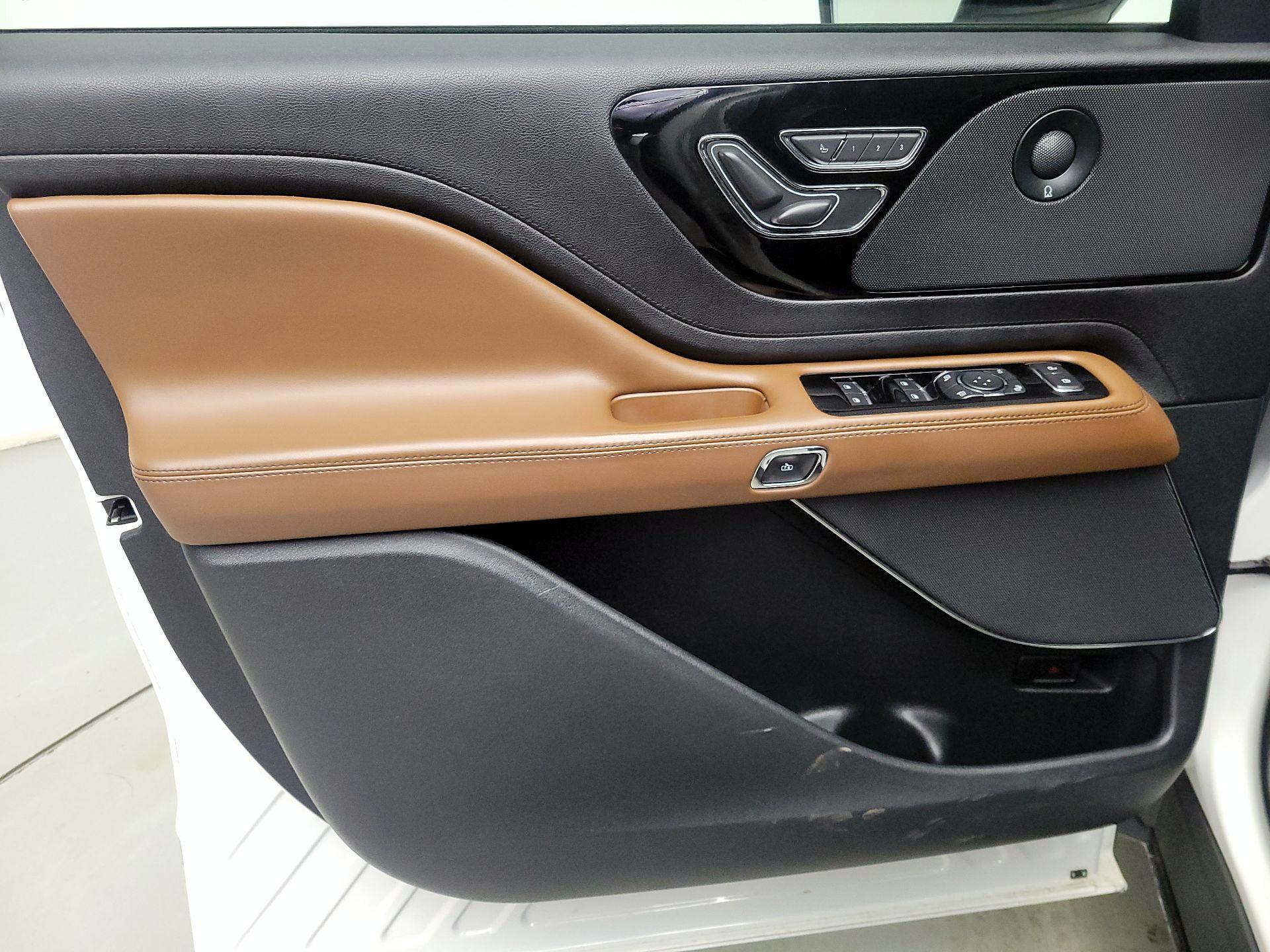 Thumbnail: 2021 Lincoln Aviator - 12