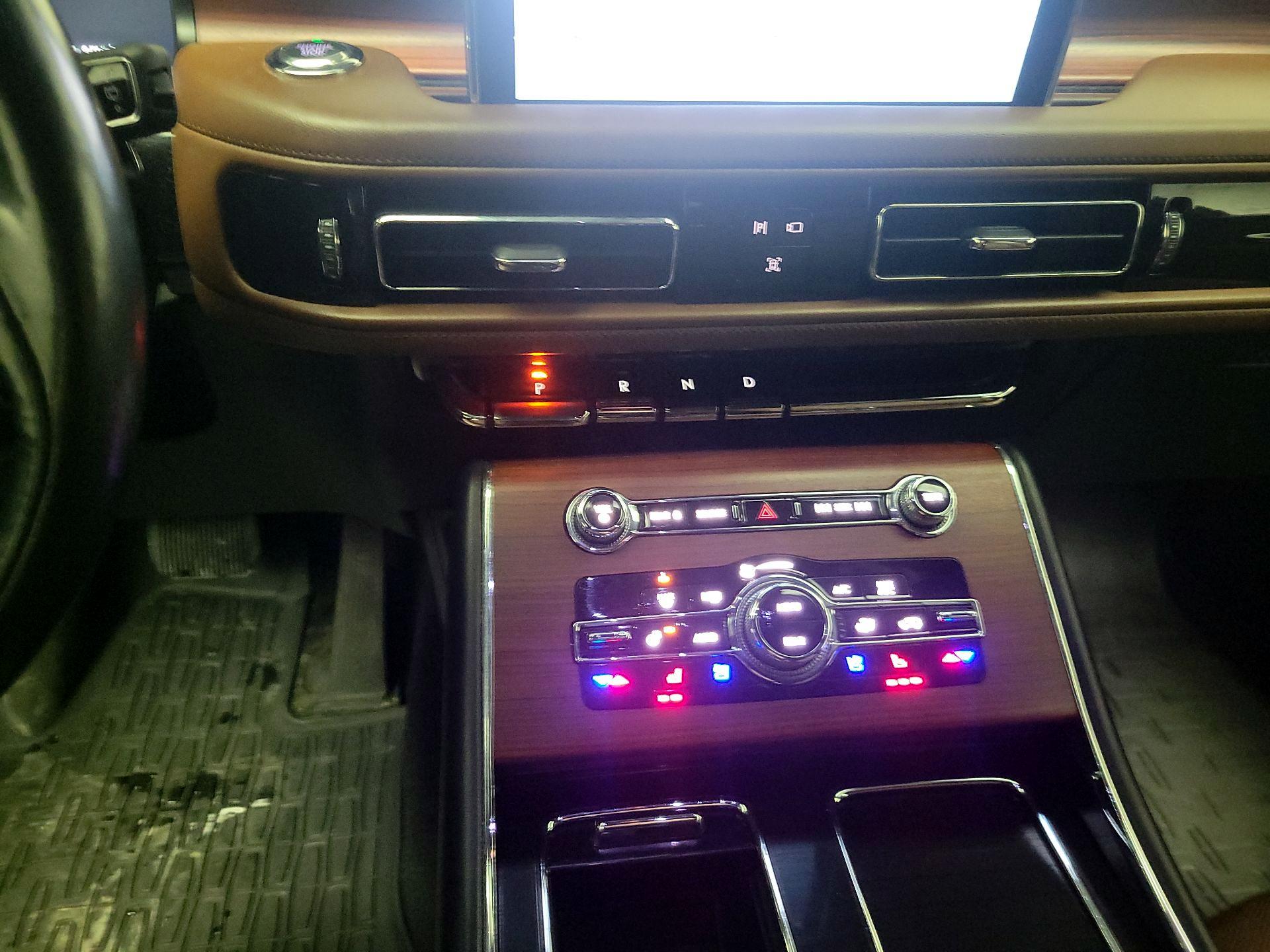 Thumbnail: 2021 Lincoln Aviator - 18