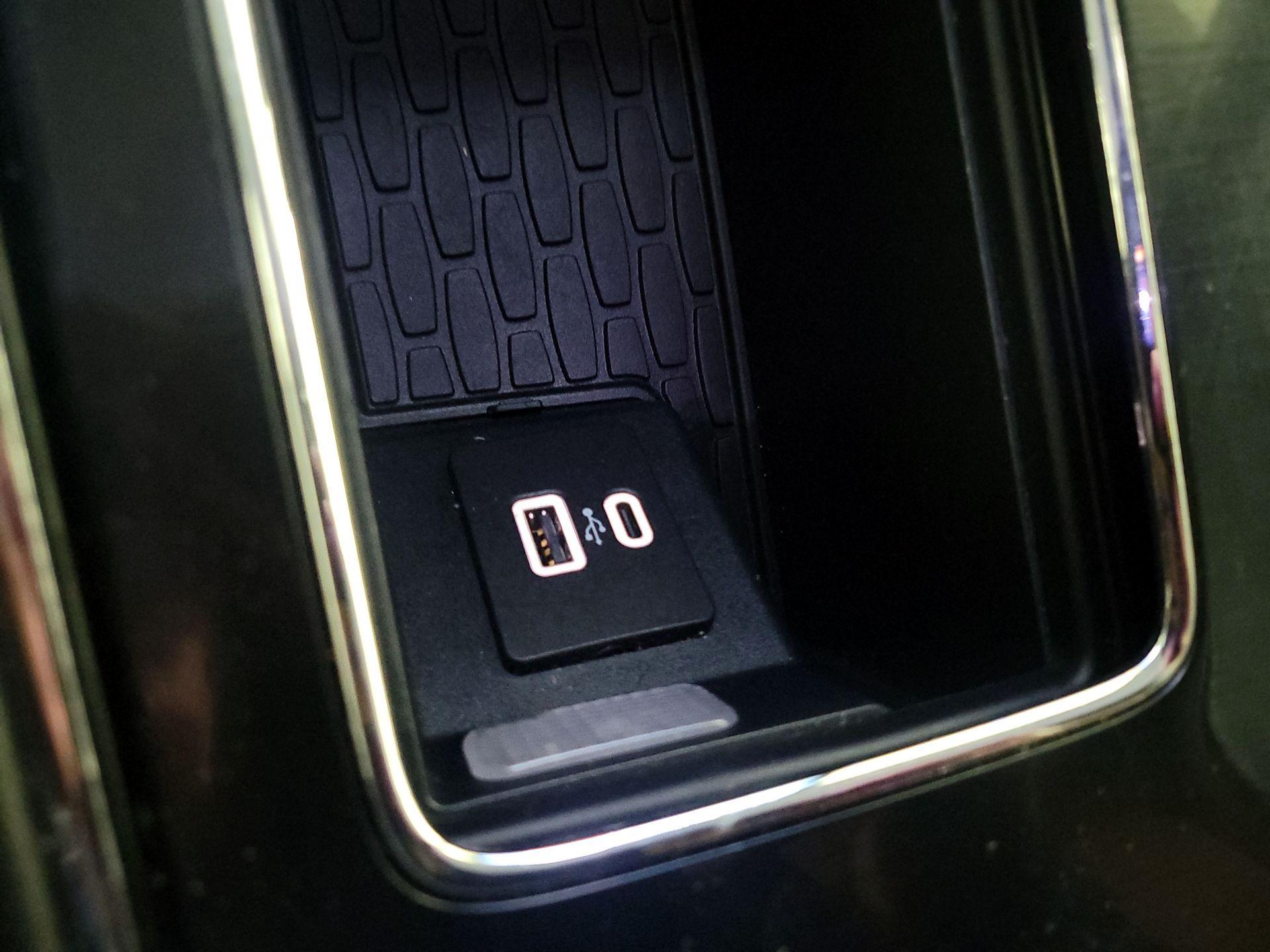 Thumbnail: 2021 Lincoln Aviator - 19