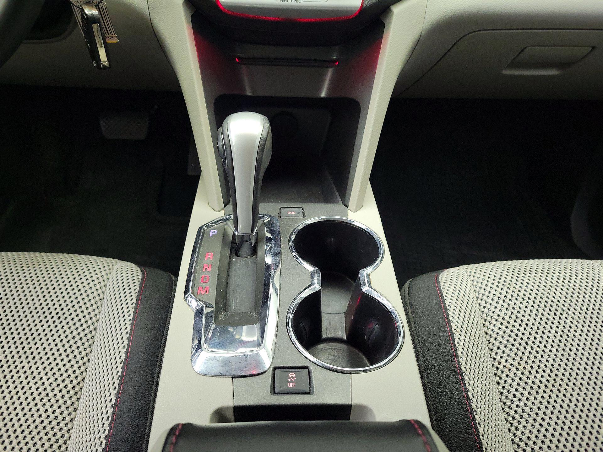 Thumbnail: 2015 GMC Terrain - 16