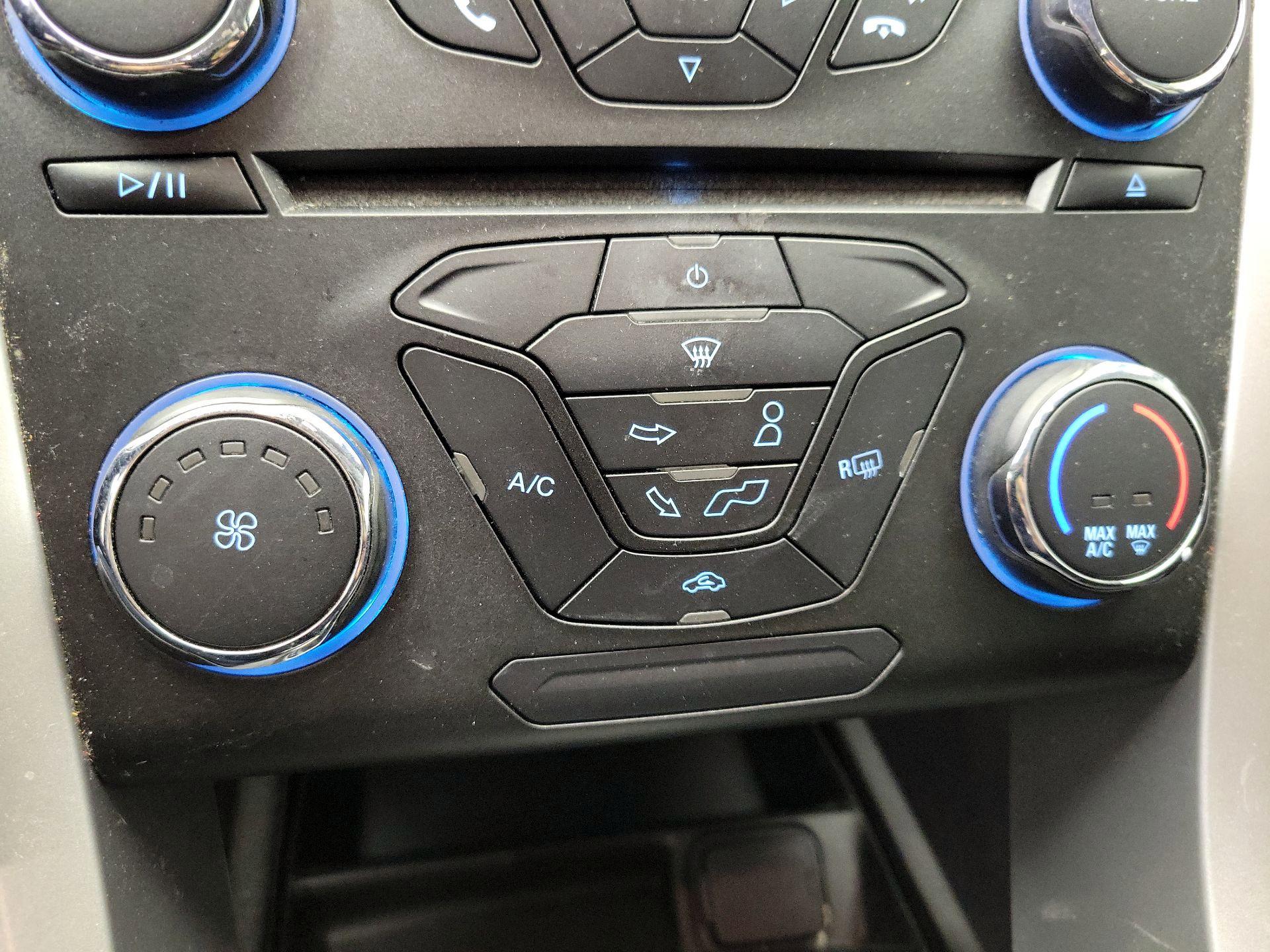 Thumbnail: 2015 Ford Fusion - 15