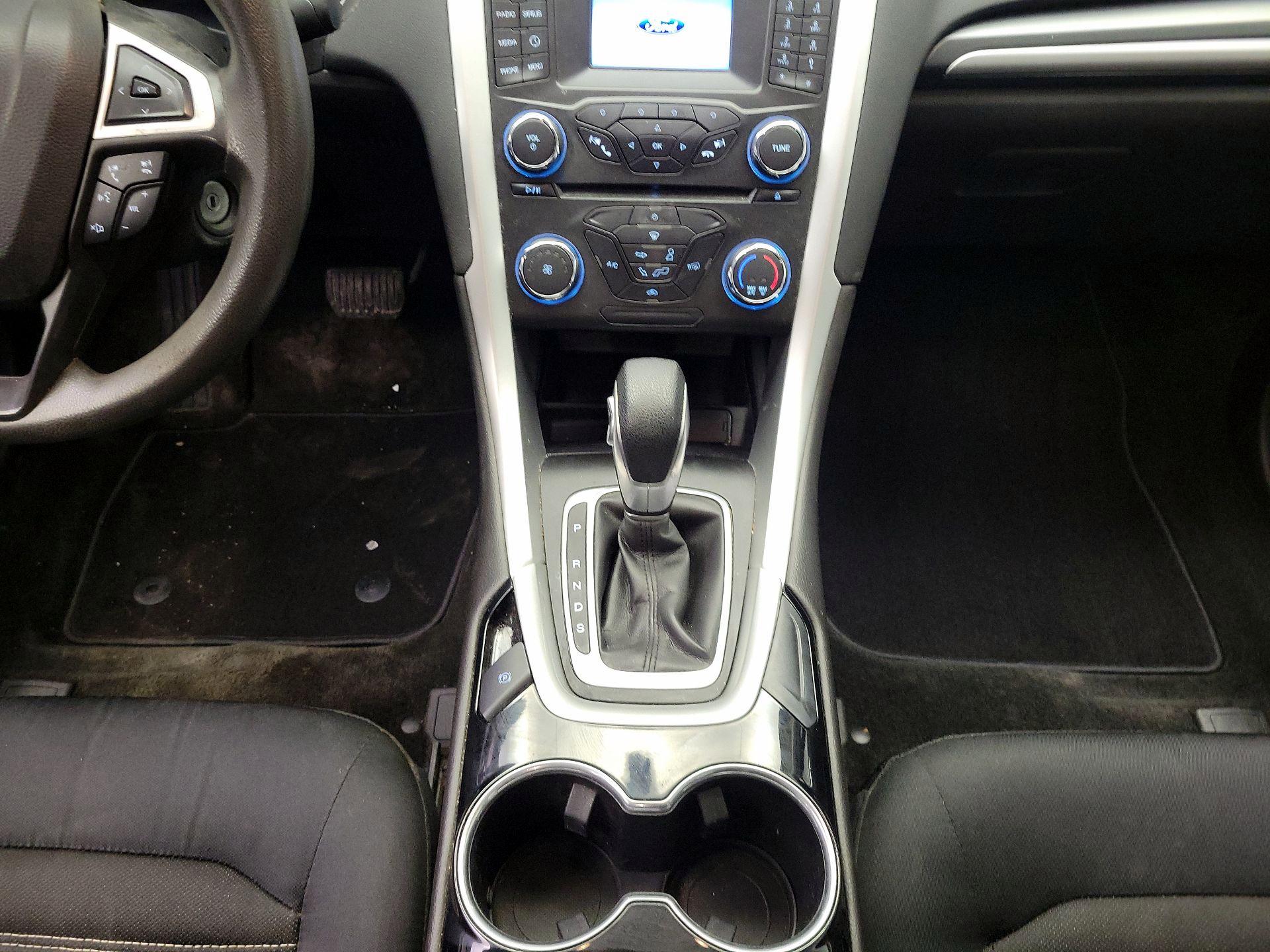 Thumbnail: 2015 Ford Fusion - 16